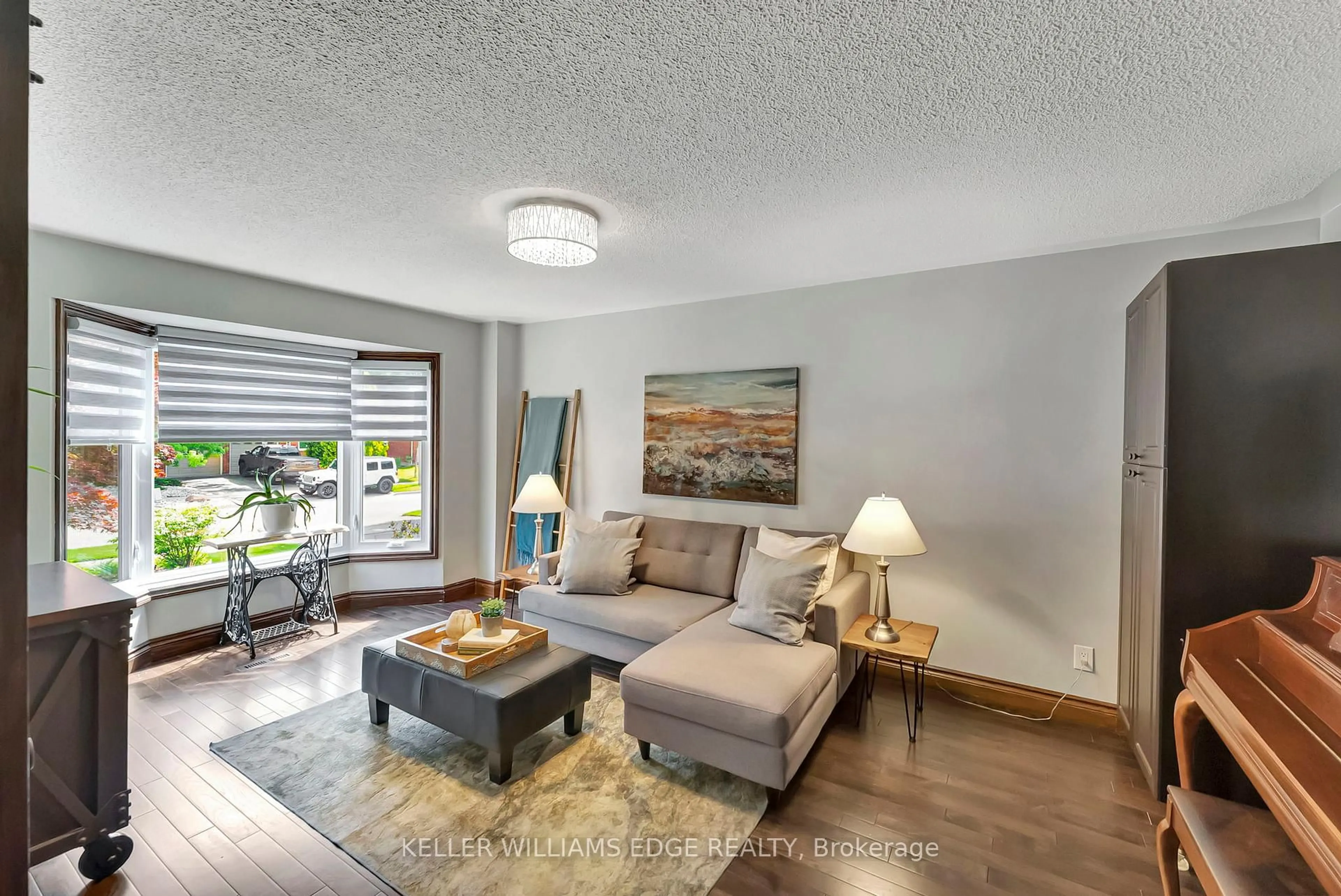 Living room with furniture, unknown for 2024 Markle Dr, Oakville Ontario L6H 3T3