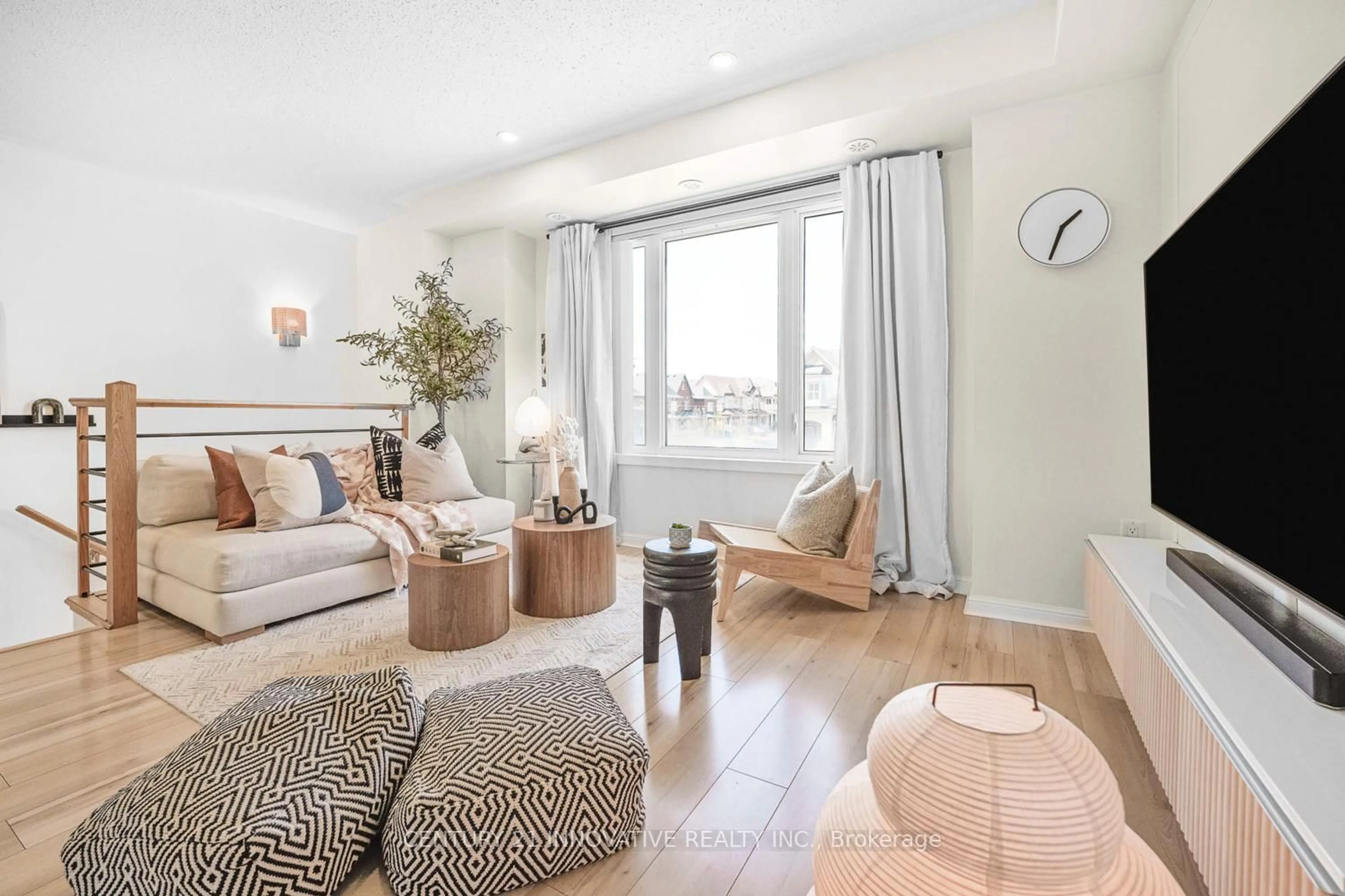 Living room with furniture, wood/laminate floor for 1 Beckenrose Crt #19, Brampton Ontario L6Y 6G2