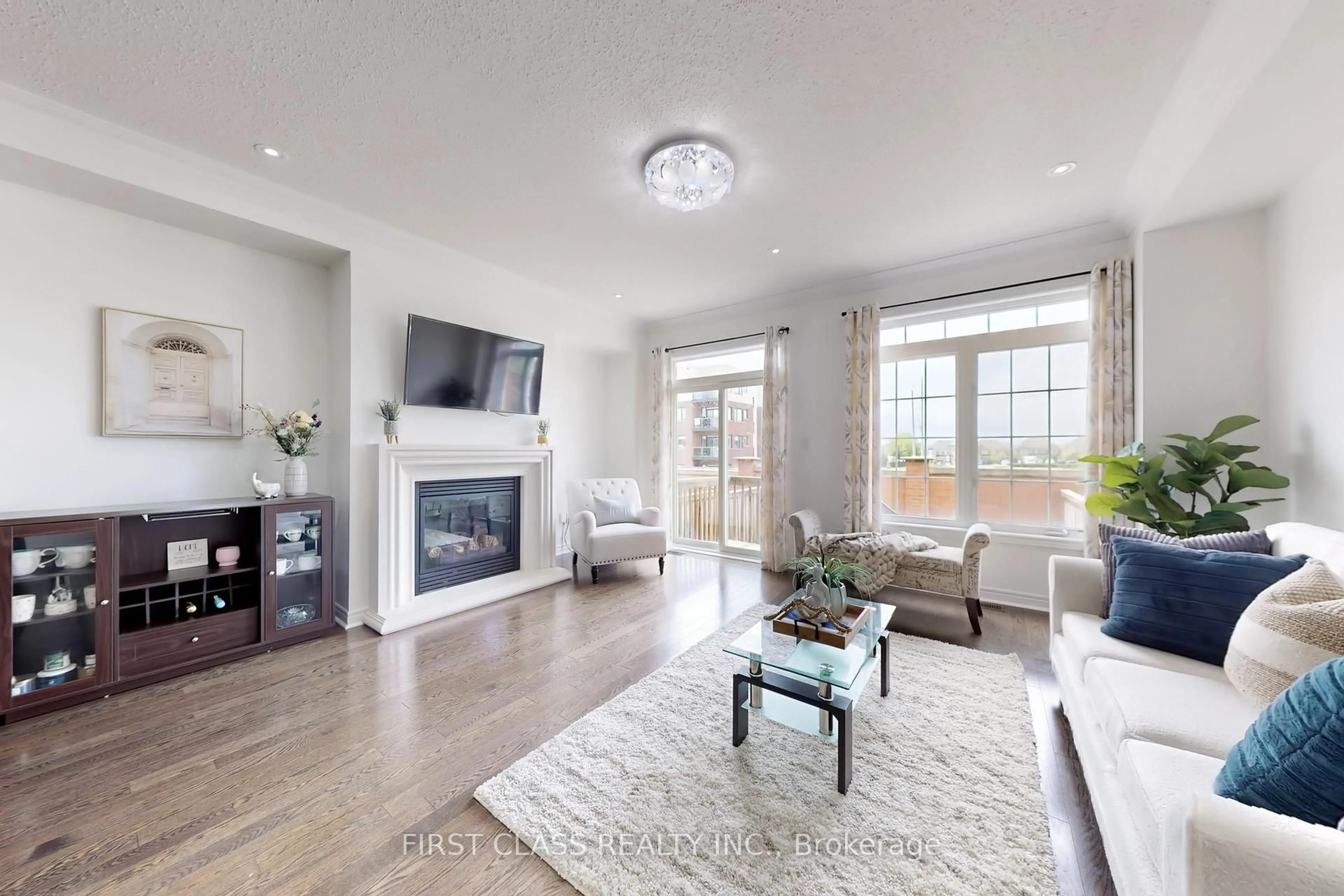 Living room with furniture, unknown for 128 Sky Harbour Dr, Brampton Ontario L6Y 0V1
