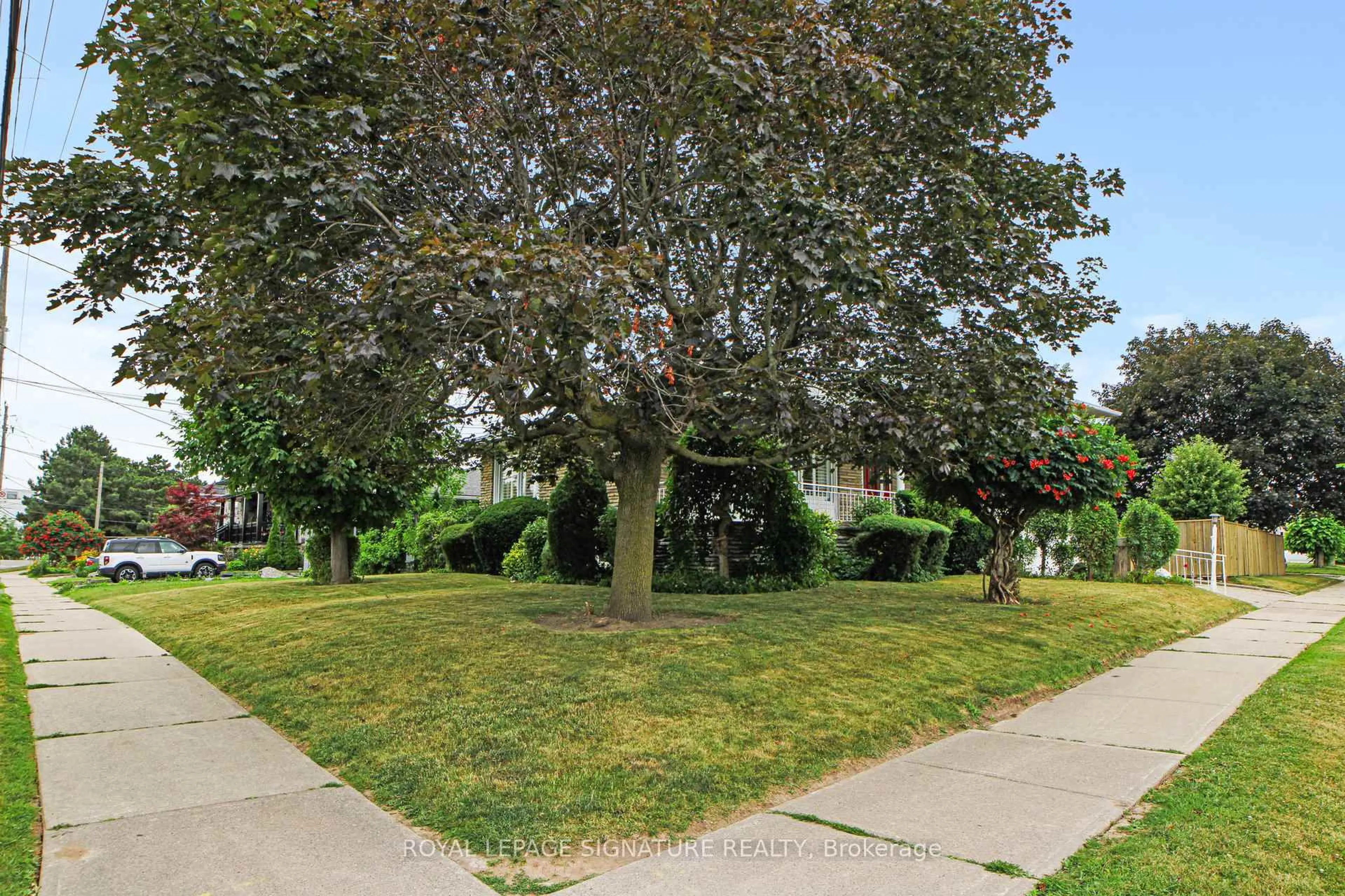 A pic from outside/outdoor area/front of a property/back of a property/a pic from drone, street for 63 Sparrow Ave, Toronto Ontario M6A 1L5