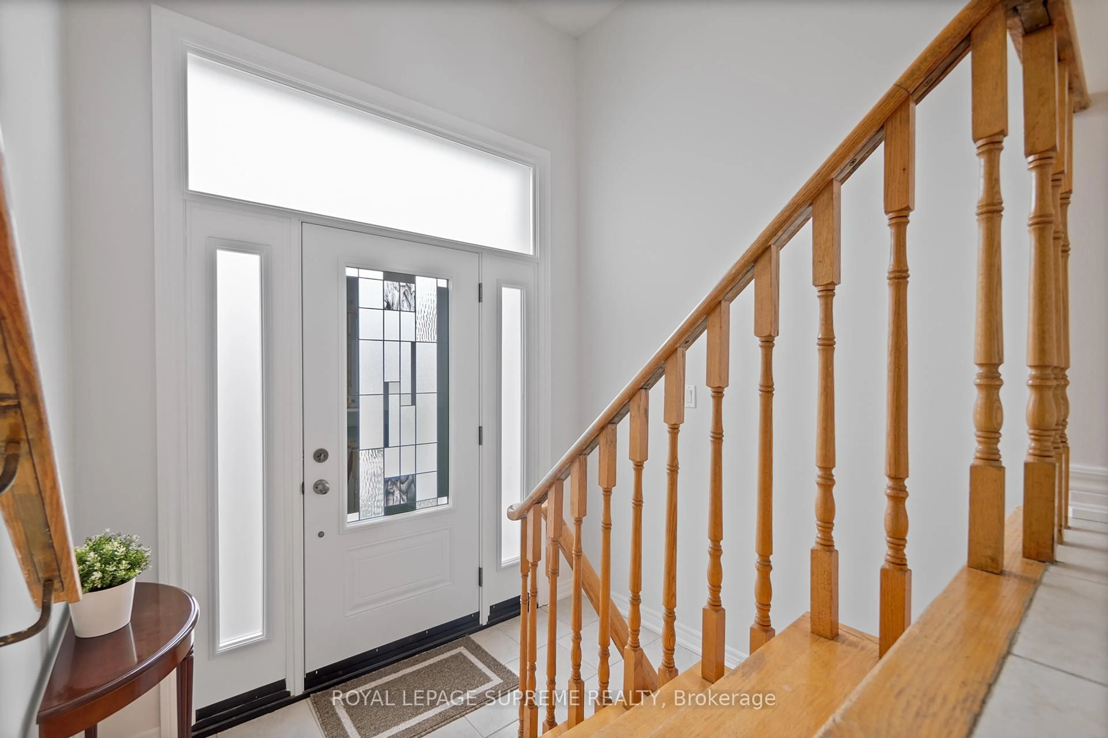 Indoor entryway for 28 Clubhouse Crt, Toronto Ontario M3L 2K5