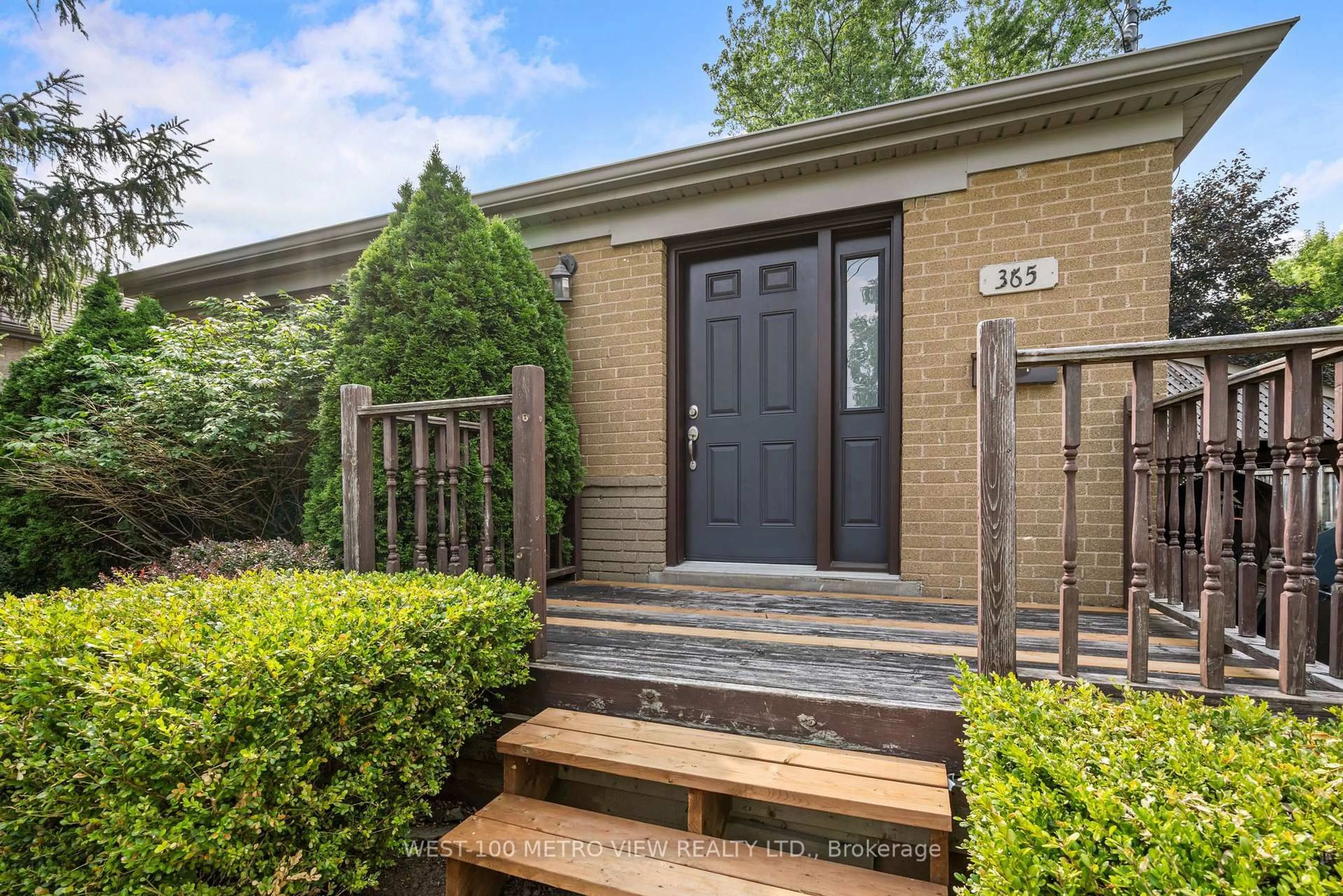 Home with brick exterior material, street for 365 George St, Milton Ontario L9T 1T2