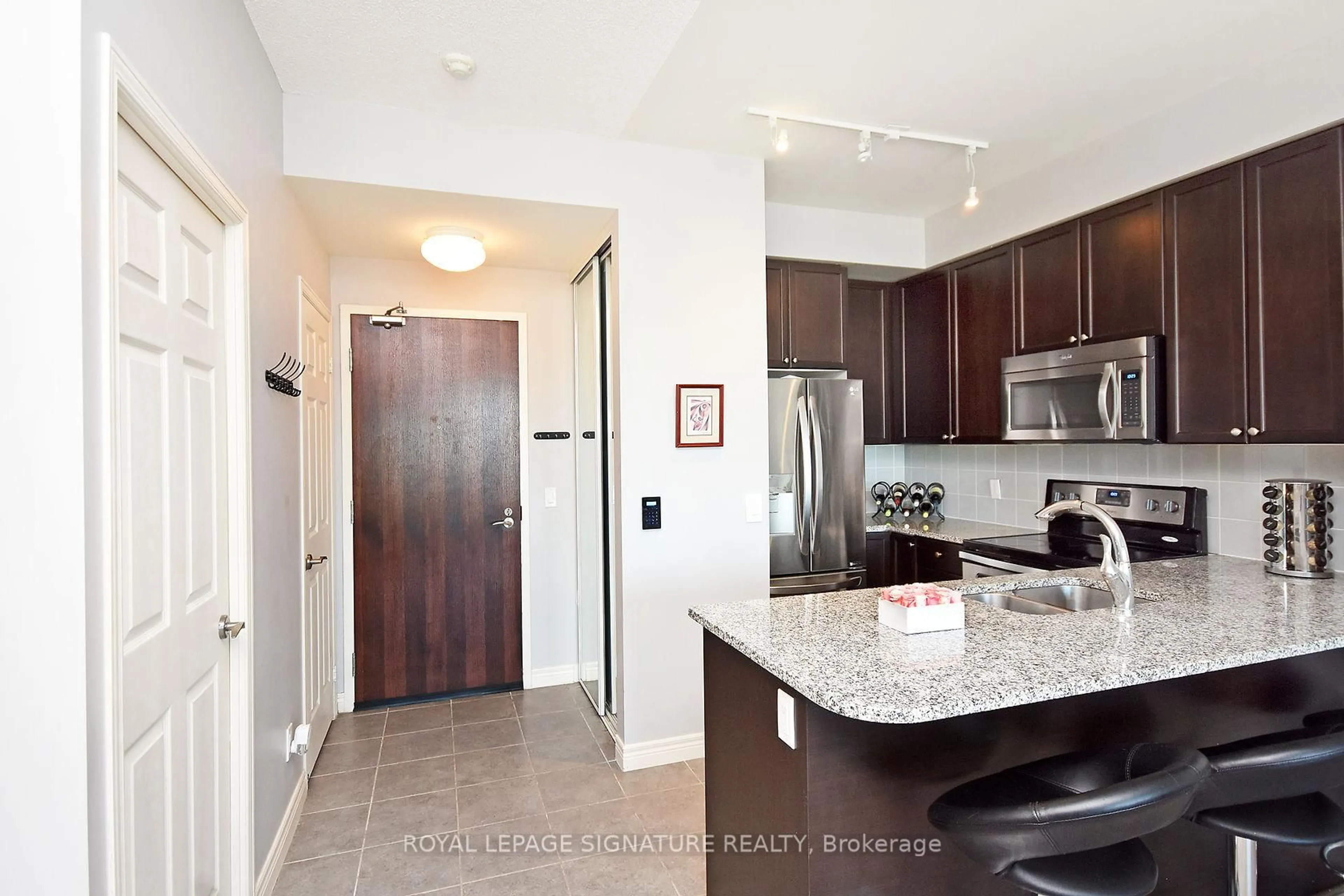 Unknown for 339 Rathburn Rd #1809, Mississauga Ontario L5B 0K6