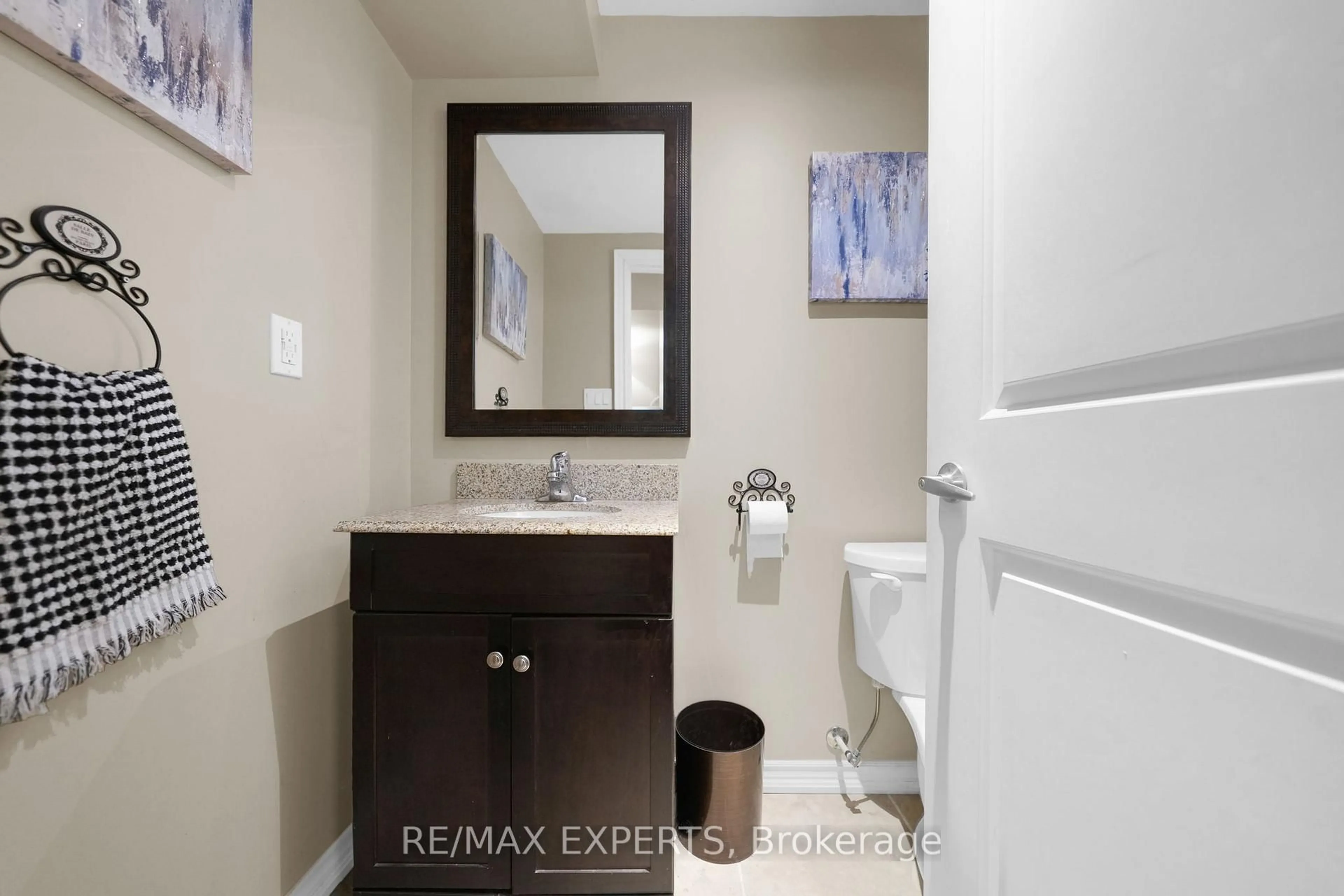 Standard bathroom, ceramic/tile floor for 78 Buick Blvd, Brampton Ontario L7A 3X7
