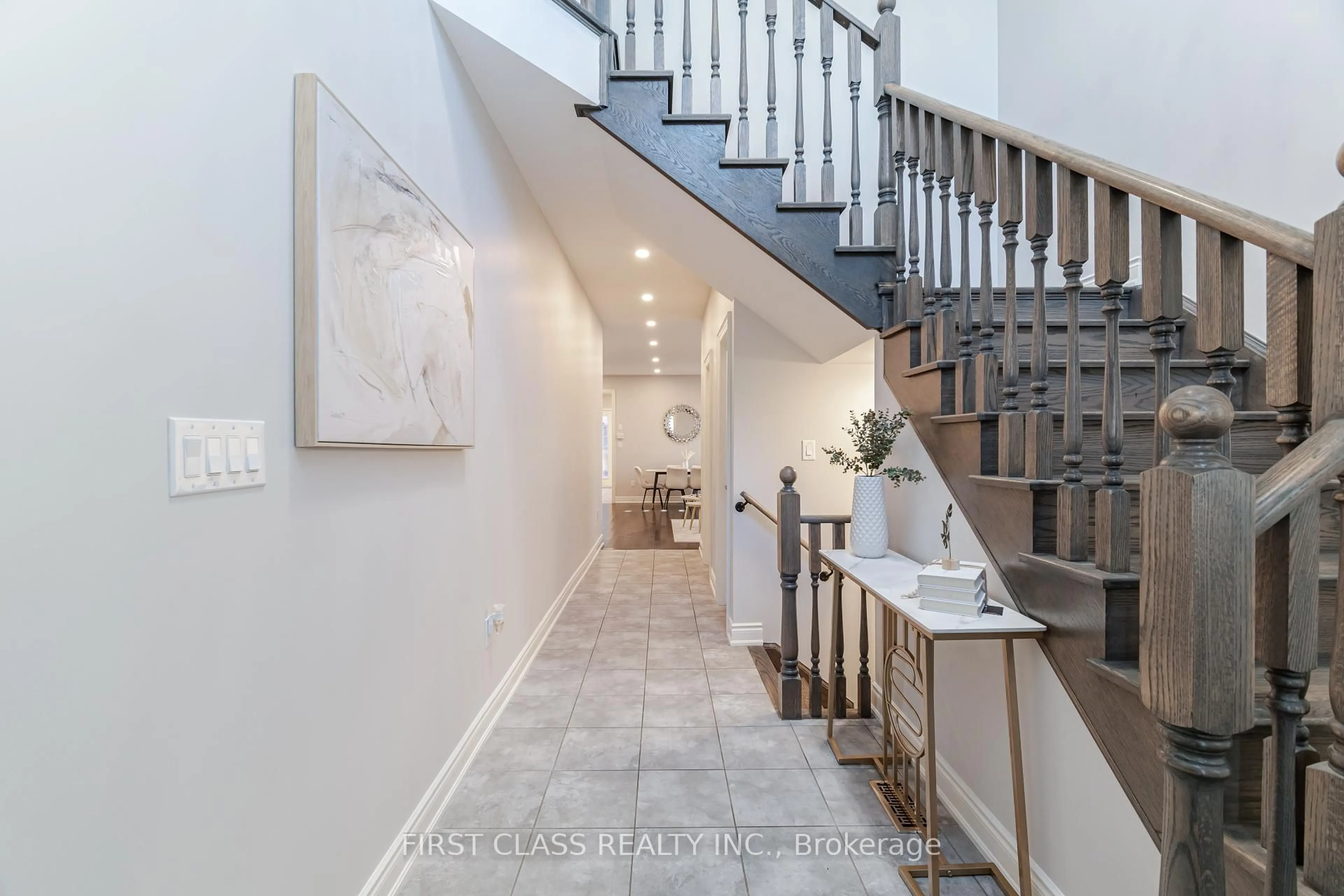 Indoor entryway for 447 George Ryan Ave, Oakville Ontario L6H 0S3