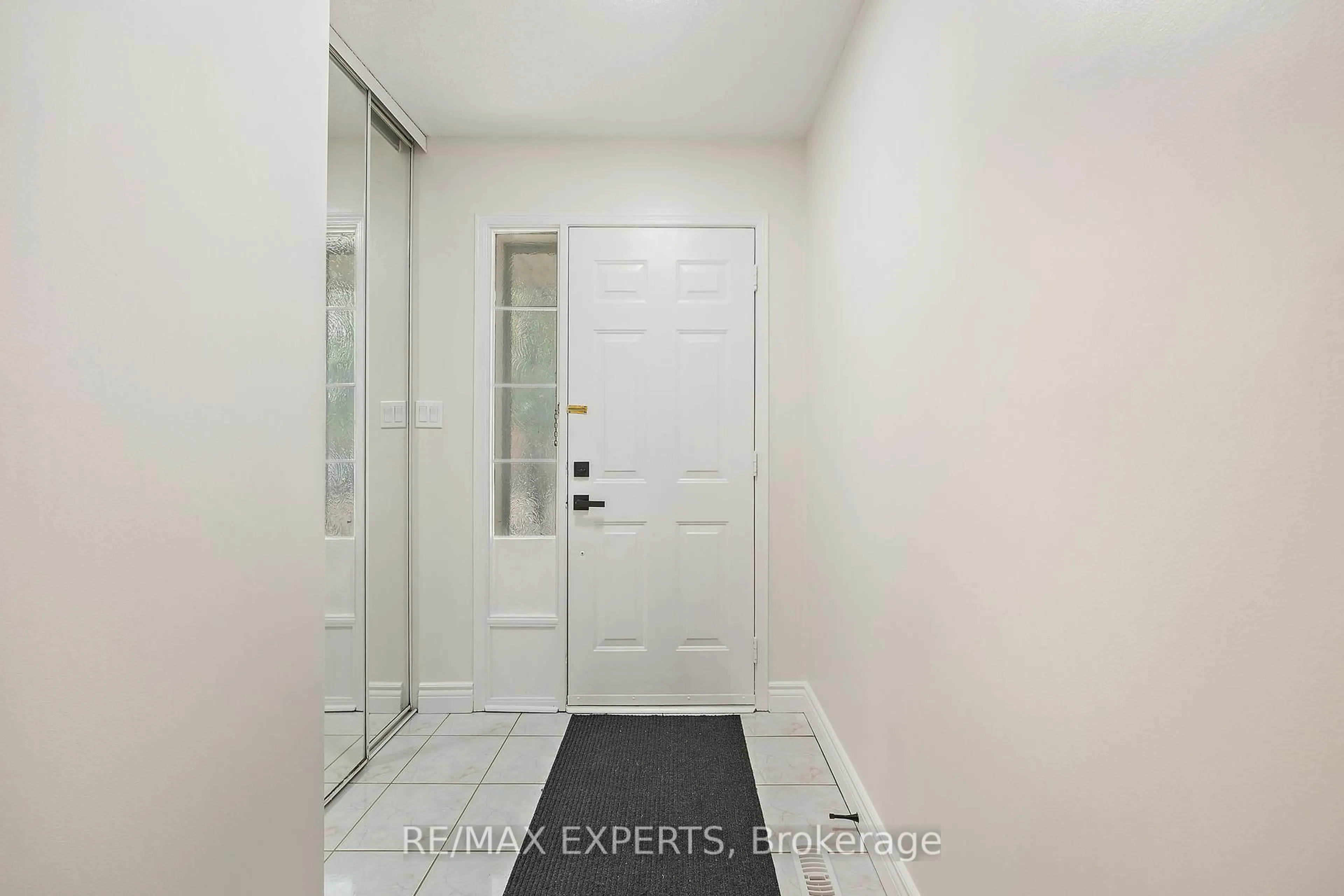 Indoor entryway for 35 Malta Ave #30, Brampton Ontario L6Y 5B4