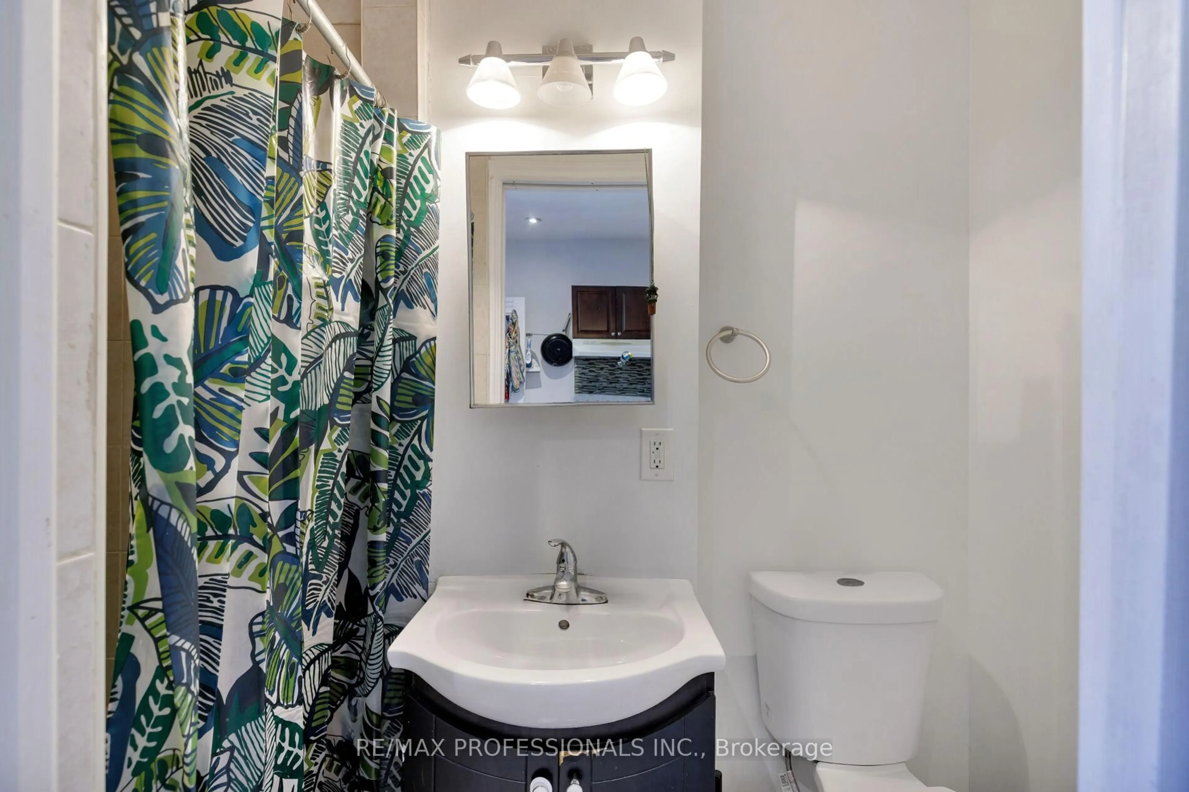 Standard bathroom, ceramic/tile floor for 176 Symington Ave, Toronto Ontario M6P 3W6