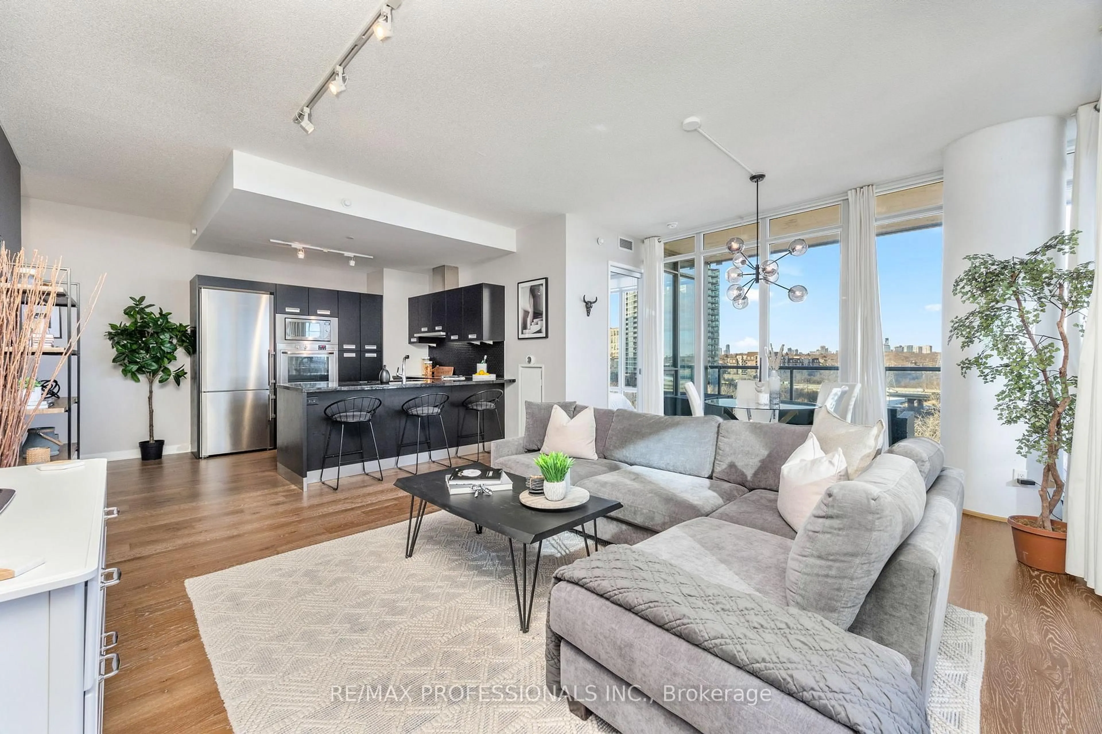 Living room with furniture, unknown for 88 Park Lawn Rd #911, Toronto Ontario M8Y 0B5