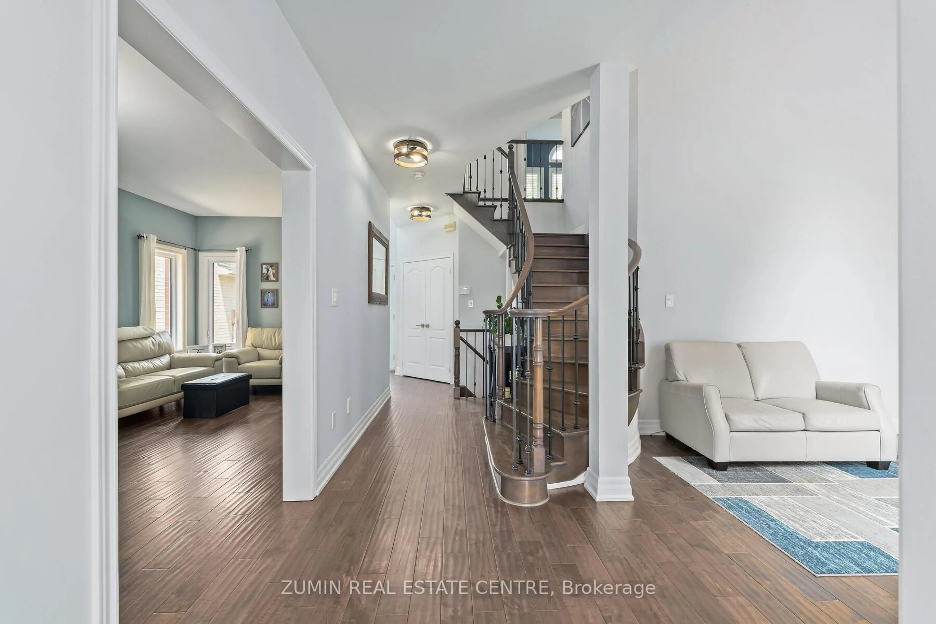 Indoor entryway for 29 Early St, Halton Hills Ontario L7G 5T6