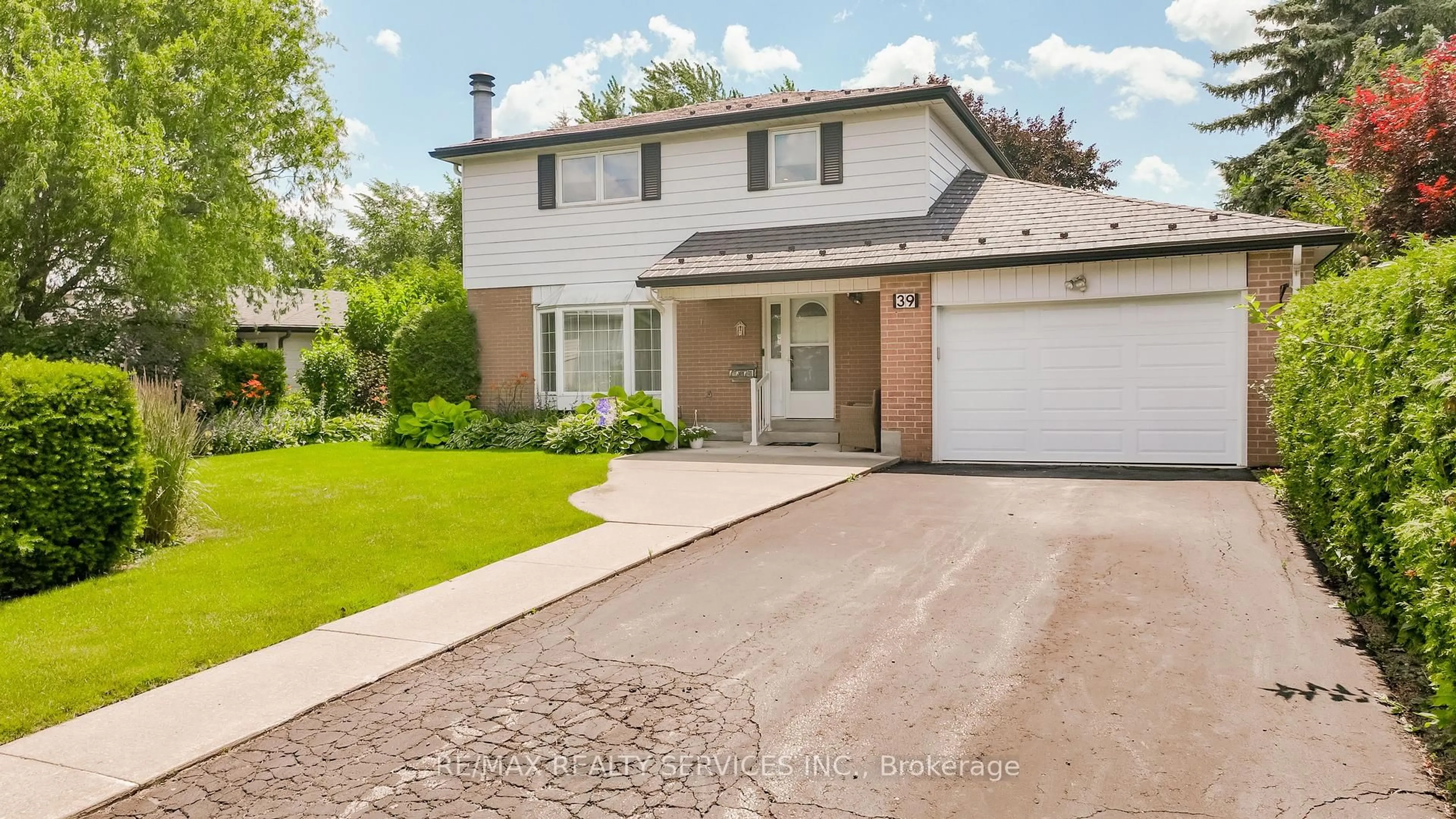 Home with brick exterior material, street for 39 Dunblaine Cres, Brampton Ontario L6T 3H1