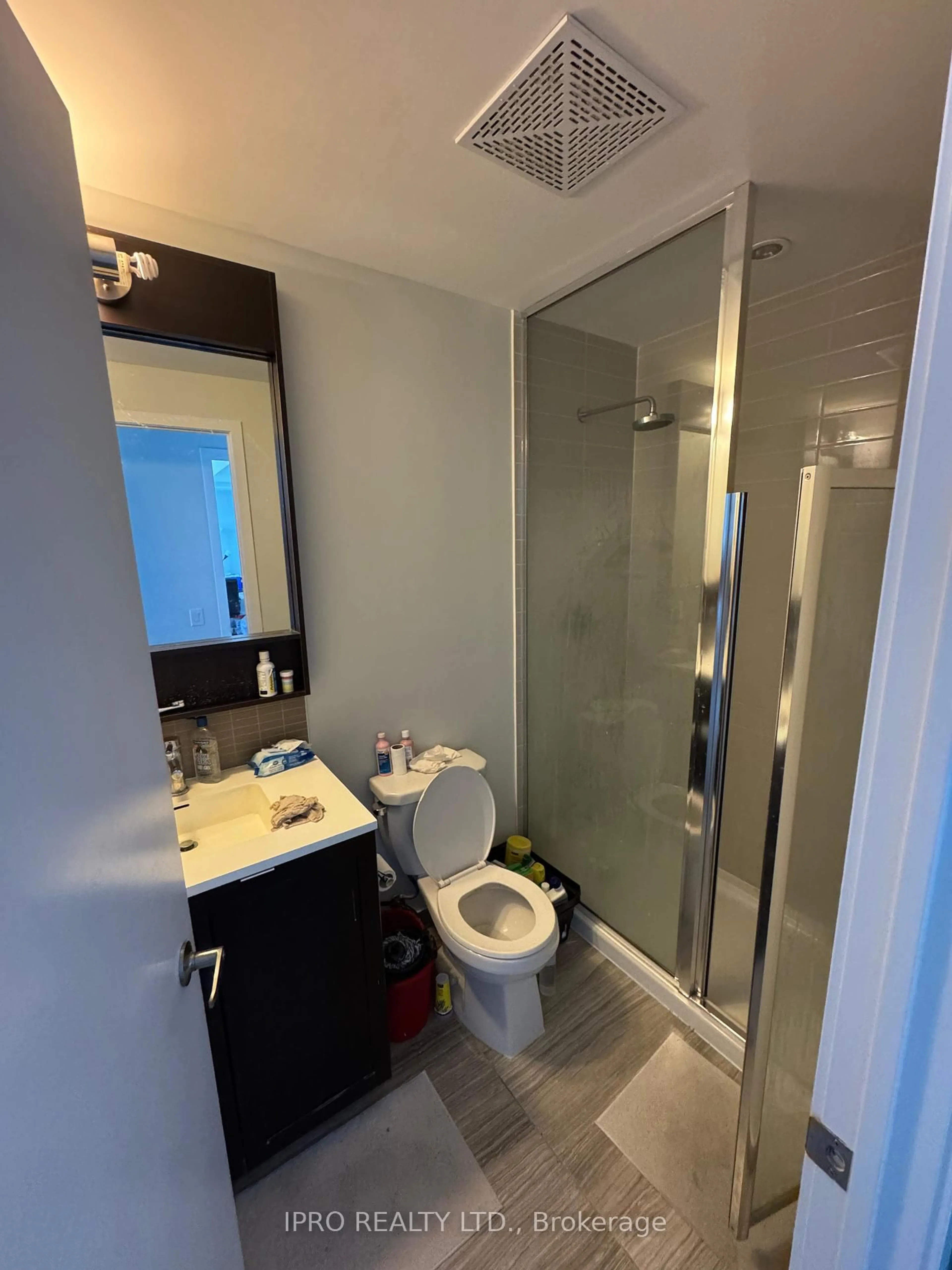 Standard bathroom, unknown for 2560 Eglinton Ave #911, Mississauga Ontario L5M 0Y3