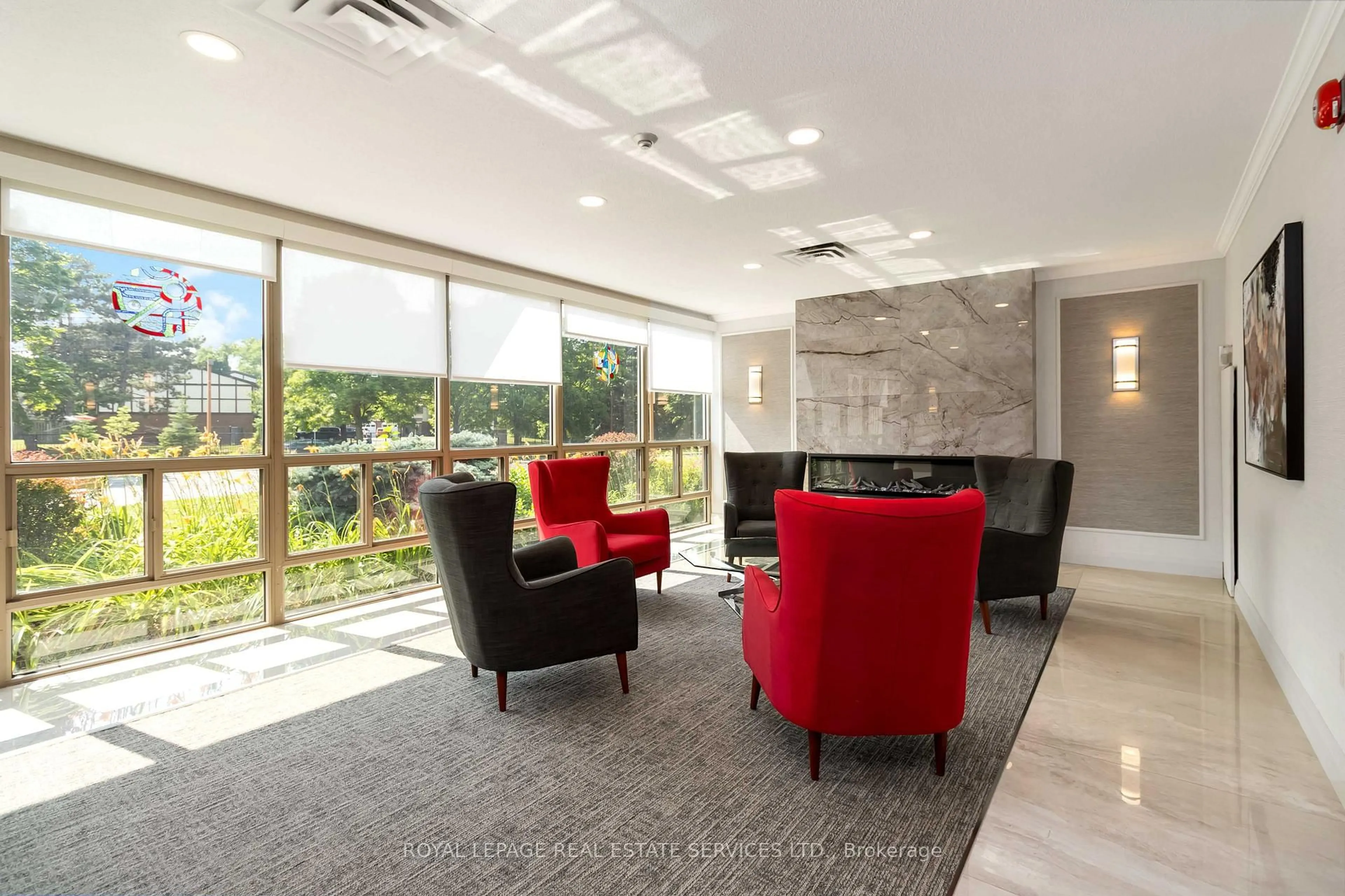 Lobby for 5090 Pinedale Ave #504, Burlington Ontario L7L 5V8