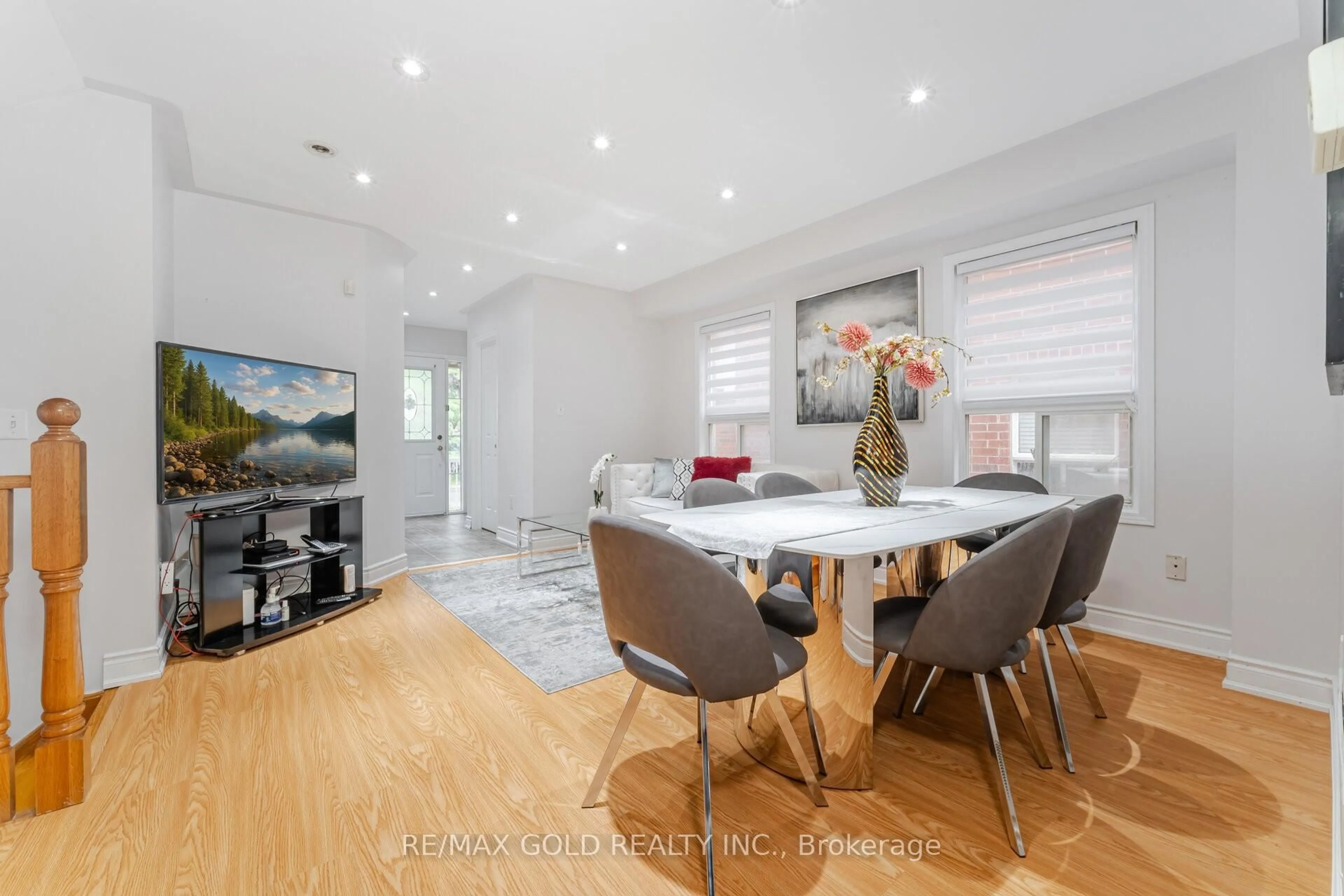 Dining room, wood/laminate floor for 44 Amethyst Circ, Brampton Ontario L6P 0Z3