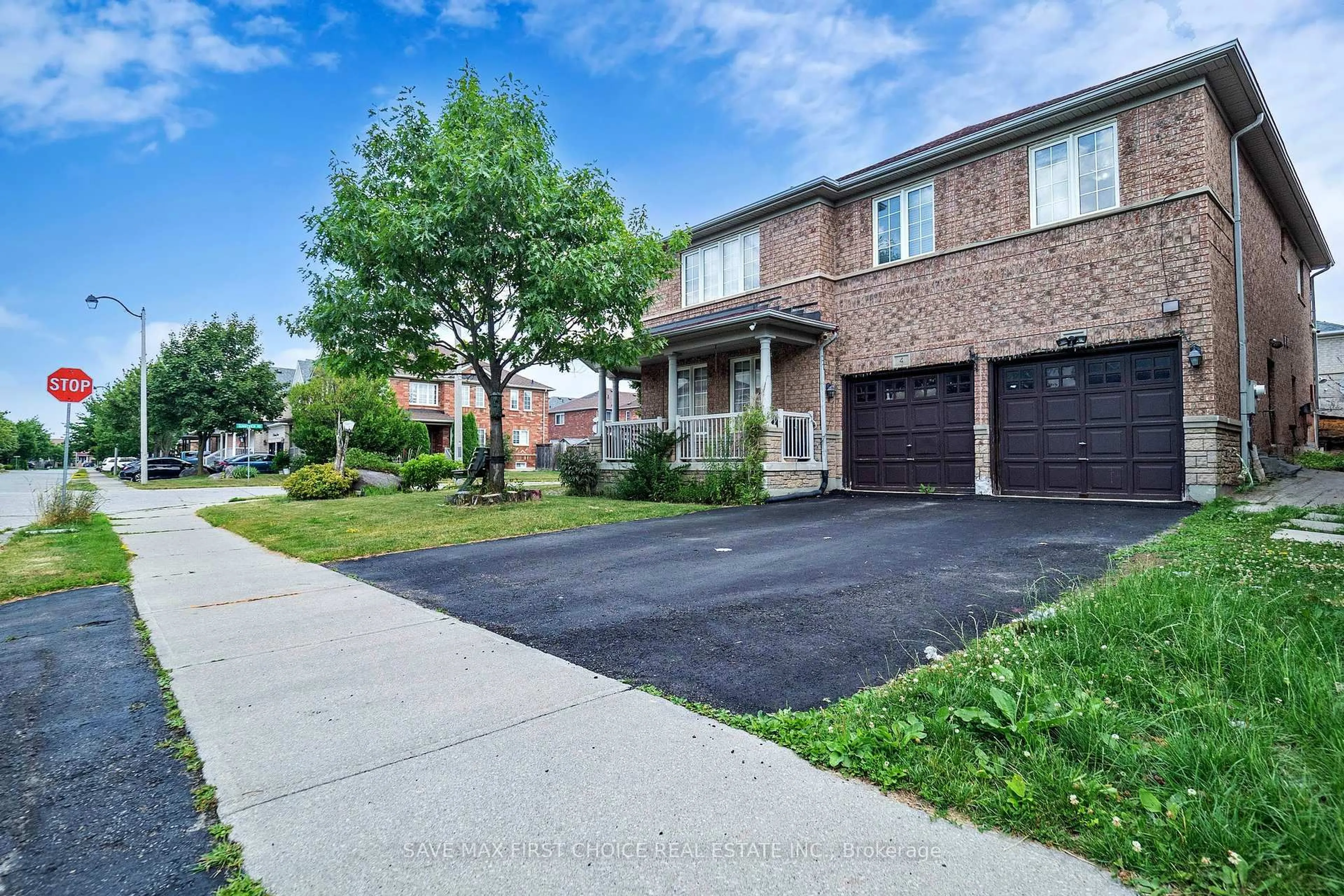A pic from outside/outdoor area/front of a property/back of a property/a pic from drone, street for 4 Sunnyview Rd, Brampton Ontario L7A 3E3