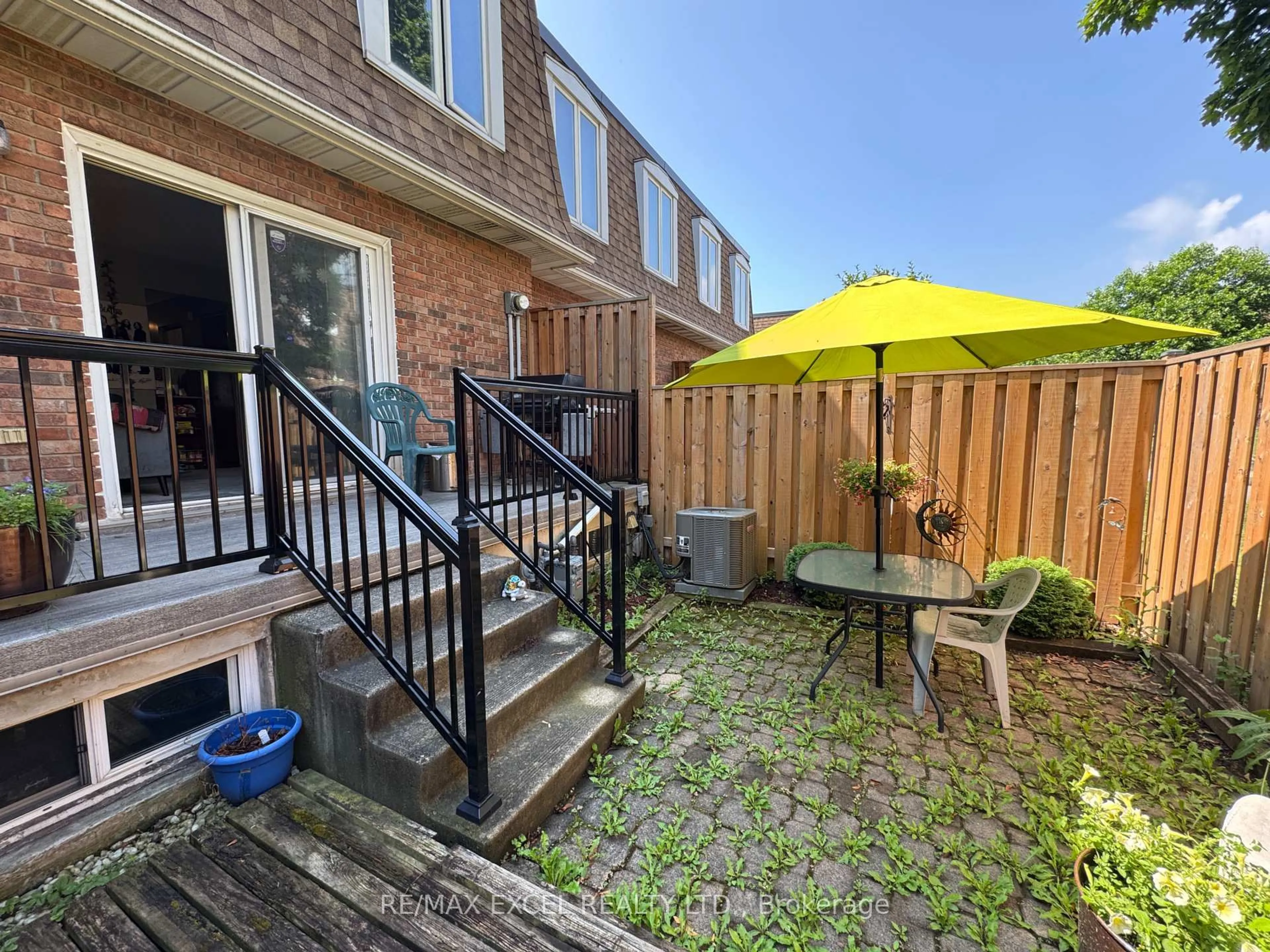 Patio, street for 1527 Westminster Pl, Burlington Ontario L7P 2B4