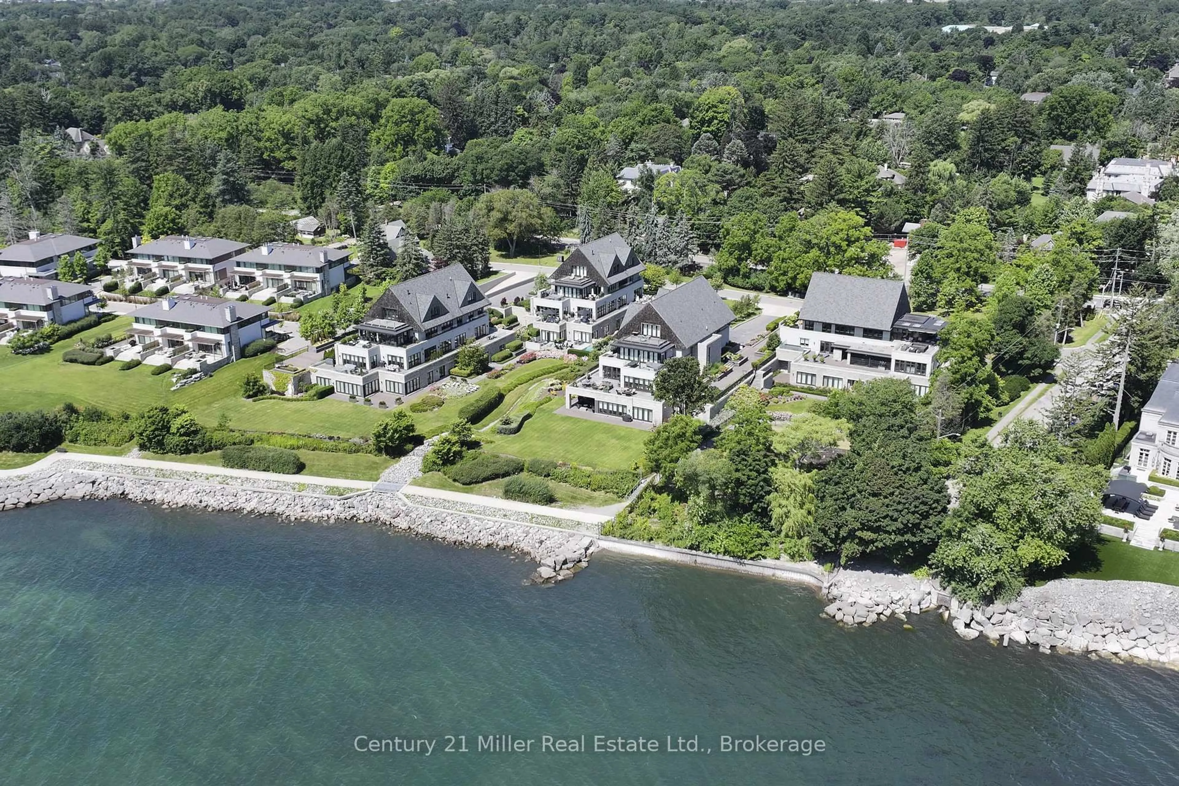 A pic from outside/outdoor area/front of a property/back of a property/a pic from drone, water/lake/river/ocean view for 10 Maple Grove Dr #26, Oakville Ontario L6J 0E1