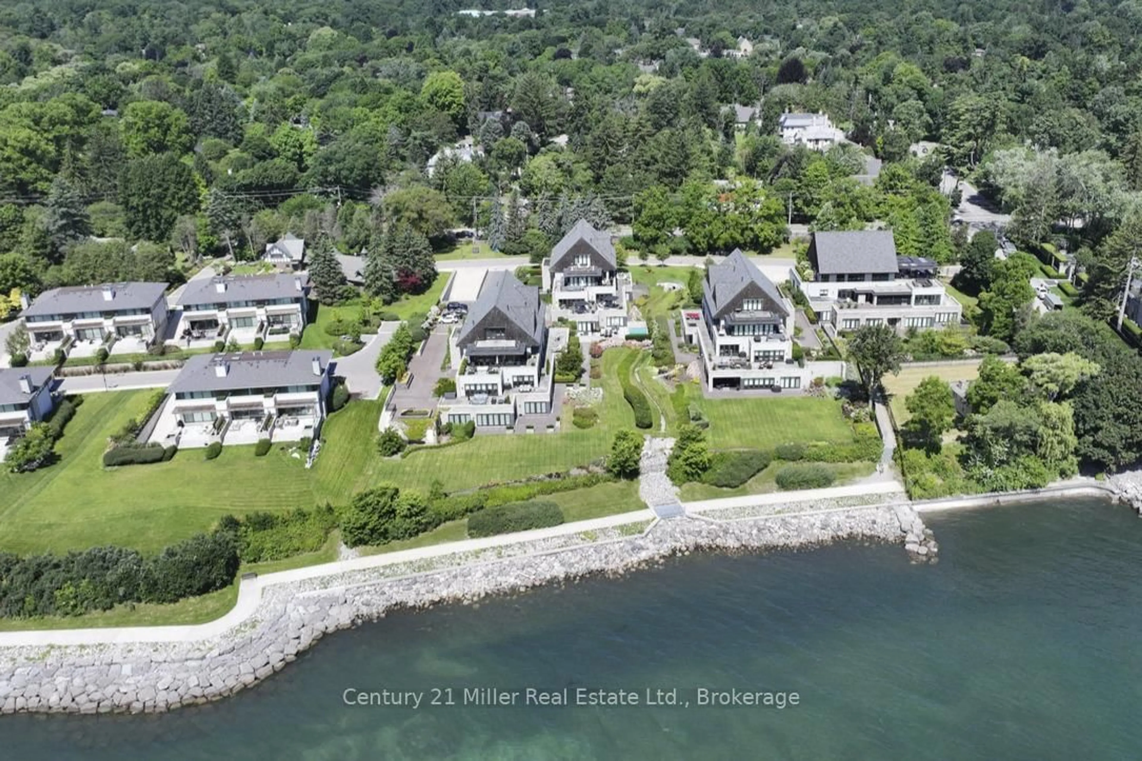 A pic from outside/outdoor area/front of a property/back of a property/a pic from drone, water/lake/river/ocean view for 10 Maple Grove Dr #26, Oakville Ontario L6J 0E1