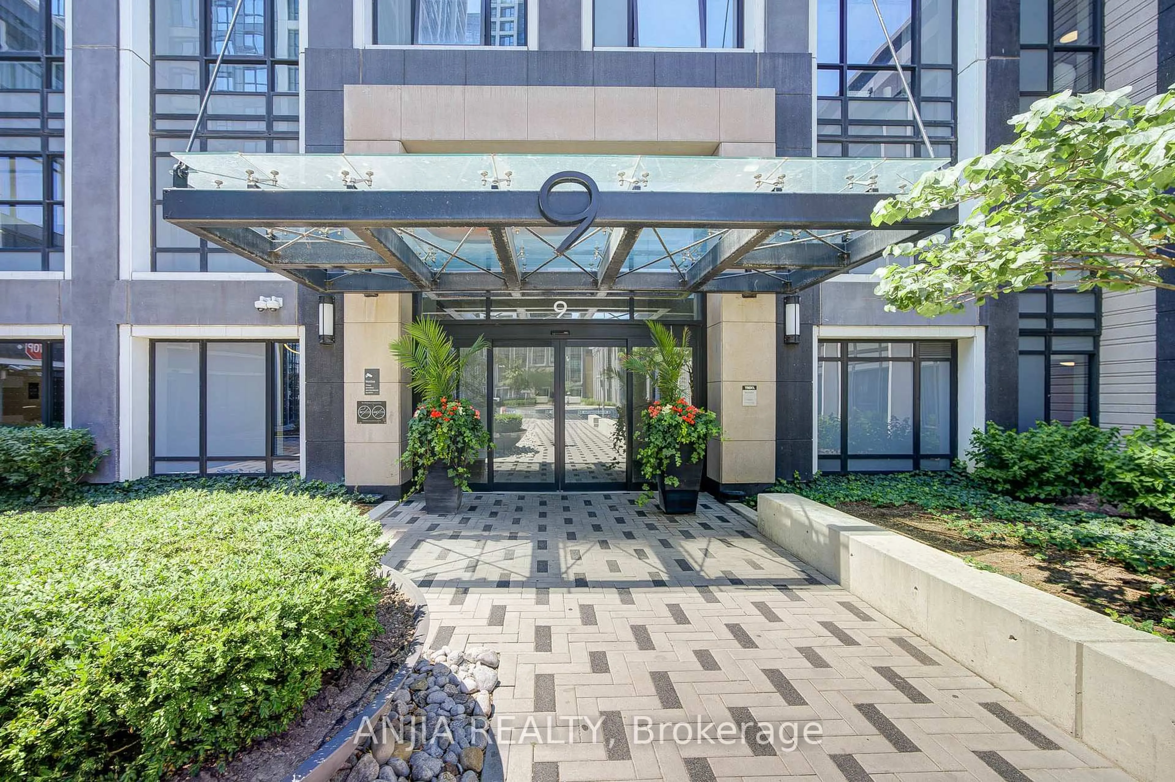 Indoor foyer for 9 Mabelle Ave #1526, Toronto Ontario M9A 0E1