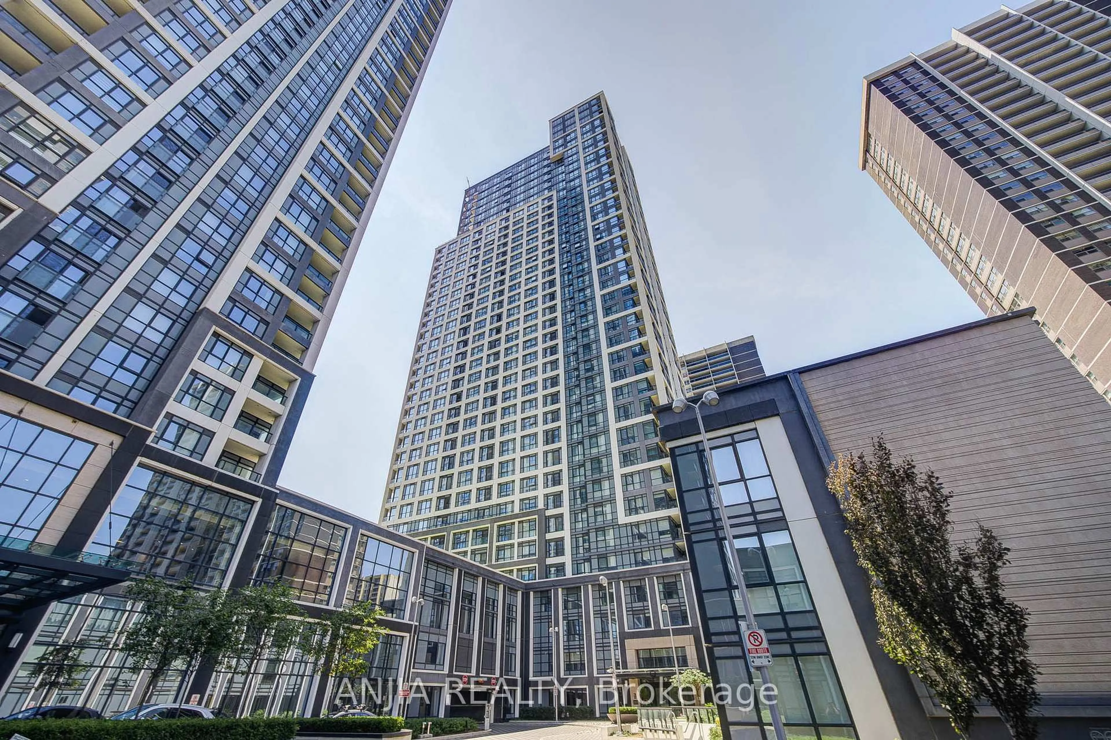 Indoor foyer for 9 Mabelle Ave #1526, Toronto Ontario M9A 0E1