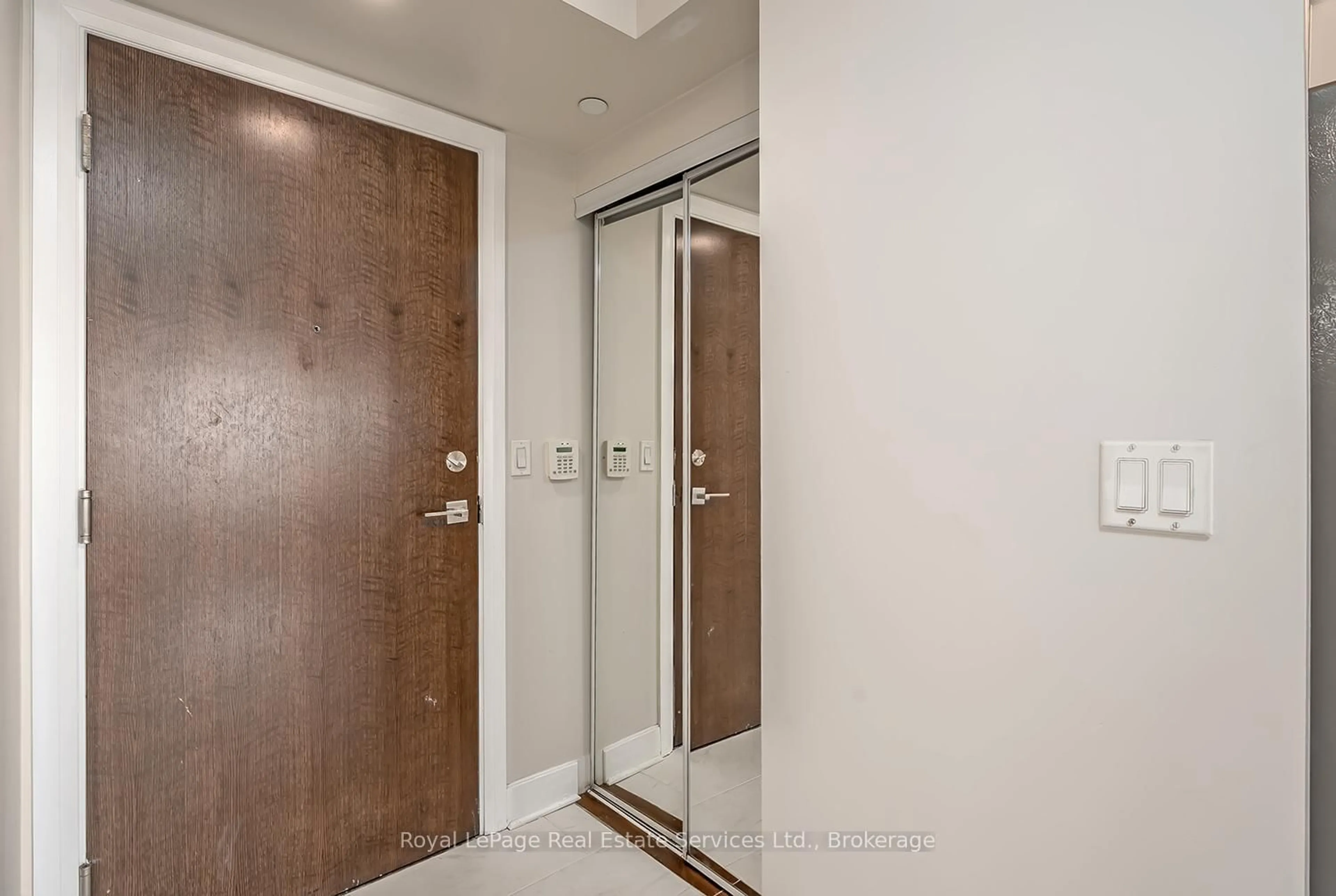 Indoor entryway for 2 Eva Rd #2027, Toronto Ontario M9C 0A9