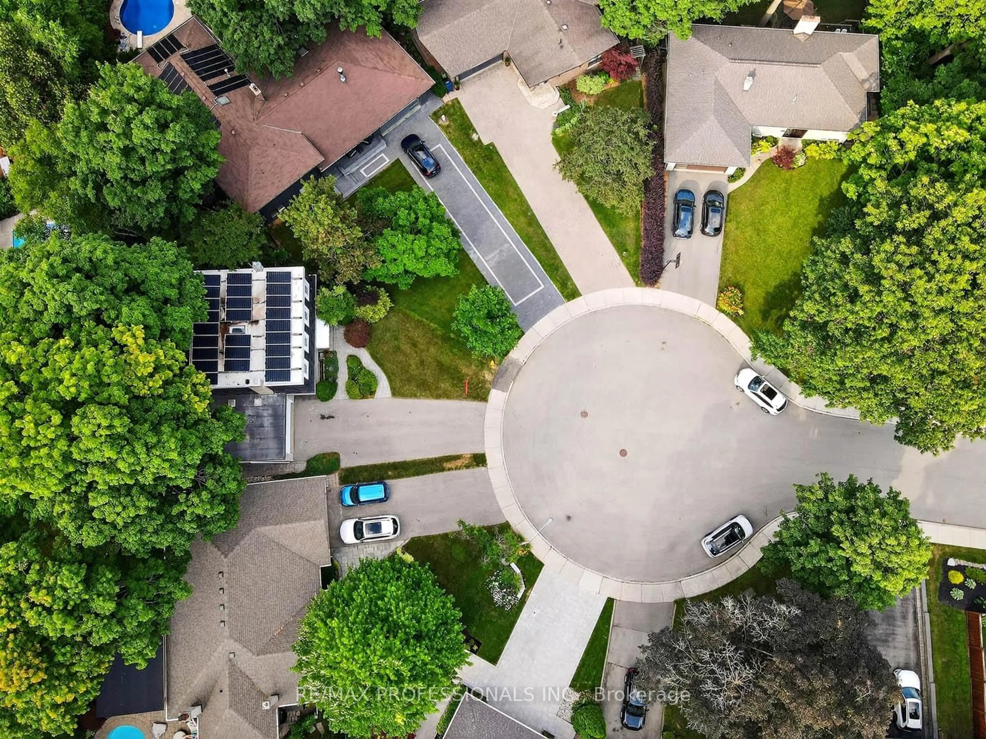 A pic from outside/outdoor area/front of a property/back of a property/a pic from drone, street for 14 Cosway Crt, Toronto Ontario M9C 2G3