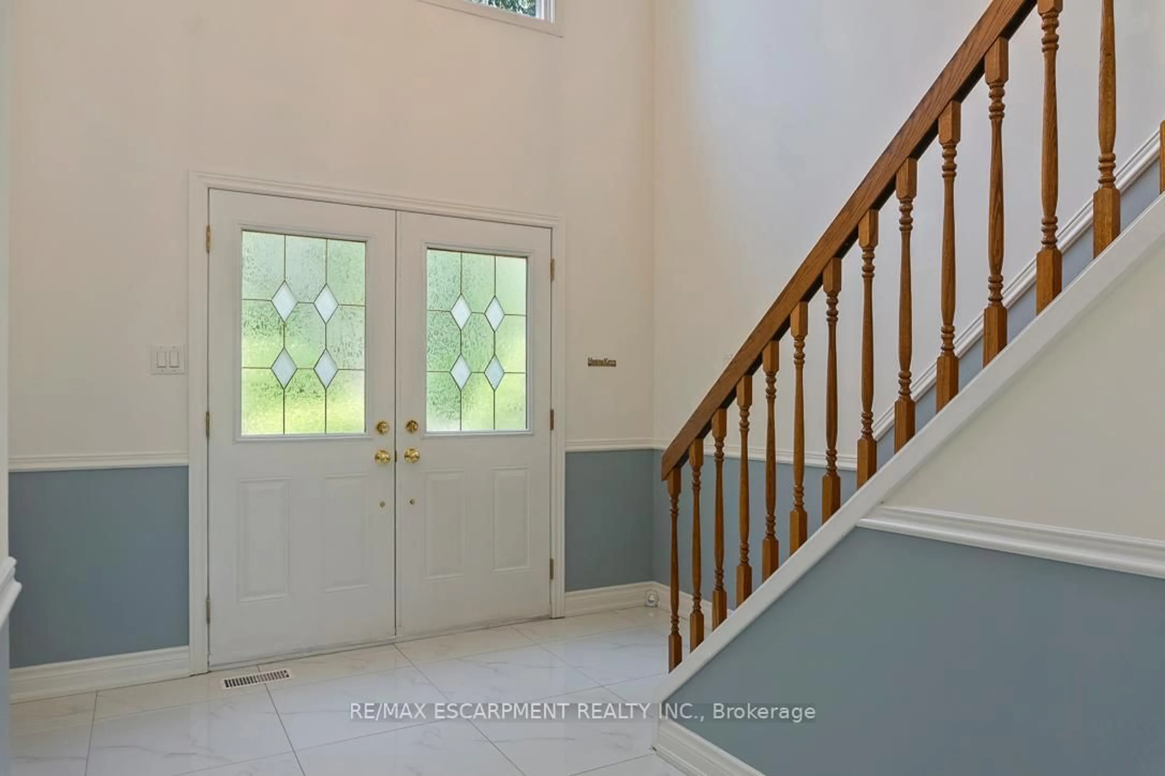 Indoor foyer for 4150 Jefton Cres, Mississauga Ontario L5L 1Z3
