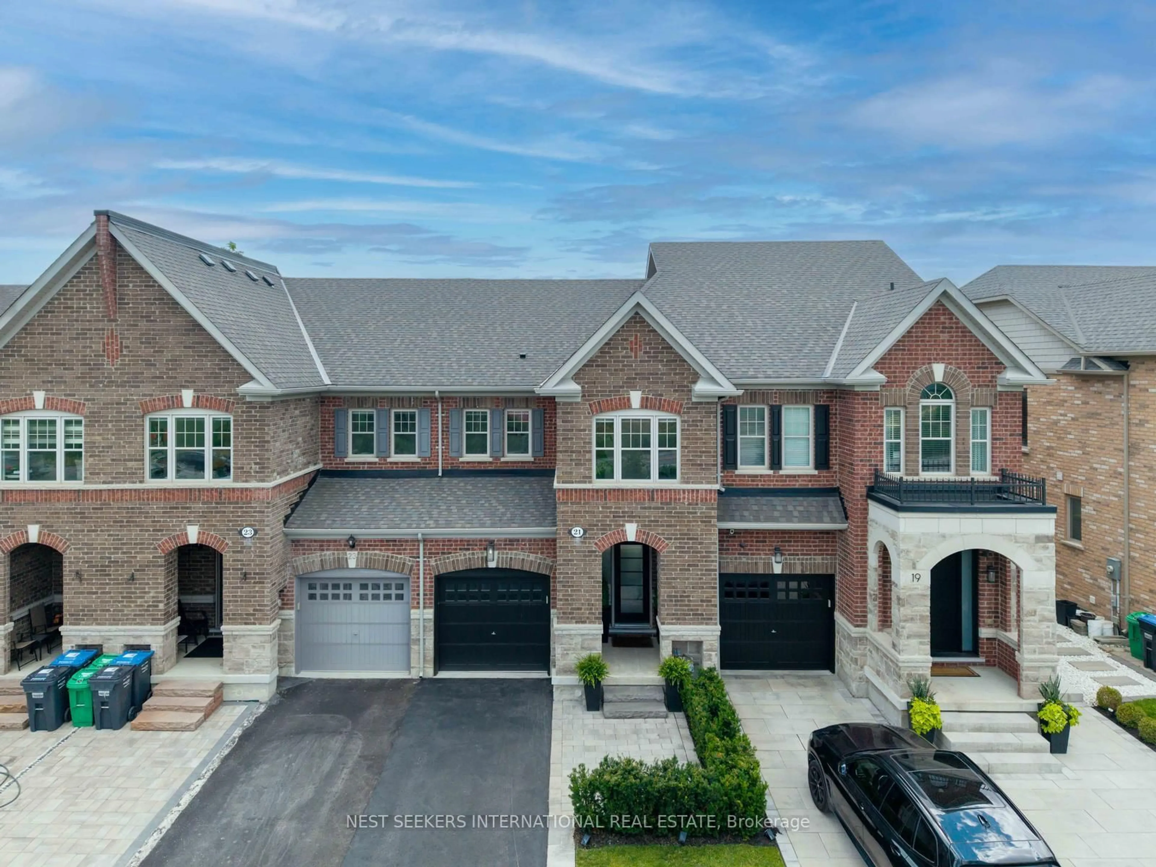 A pic from outside/outdoor area/front of a property/back of a property/a pic from drone, street for 21 True Blue Cres, Caledon Ontario L7E 4K6