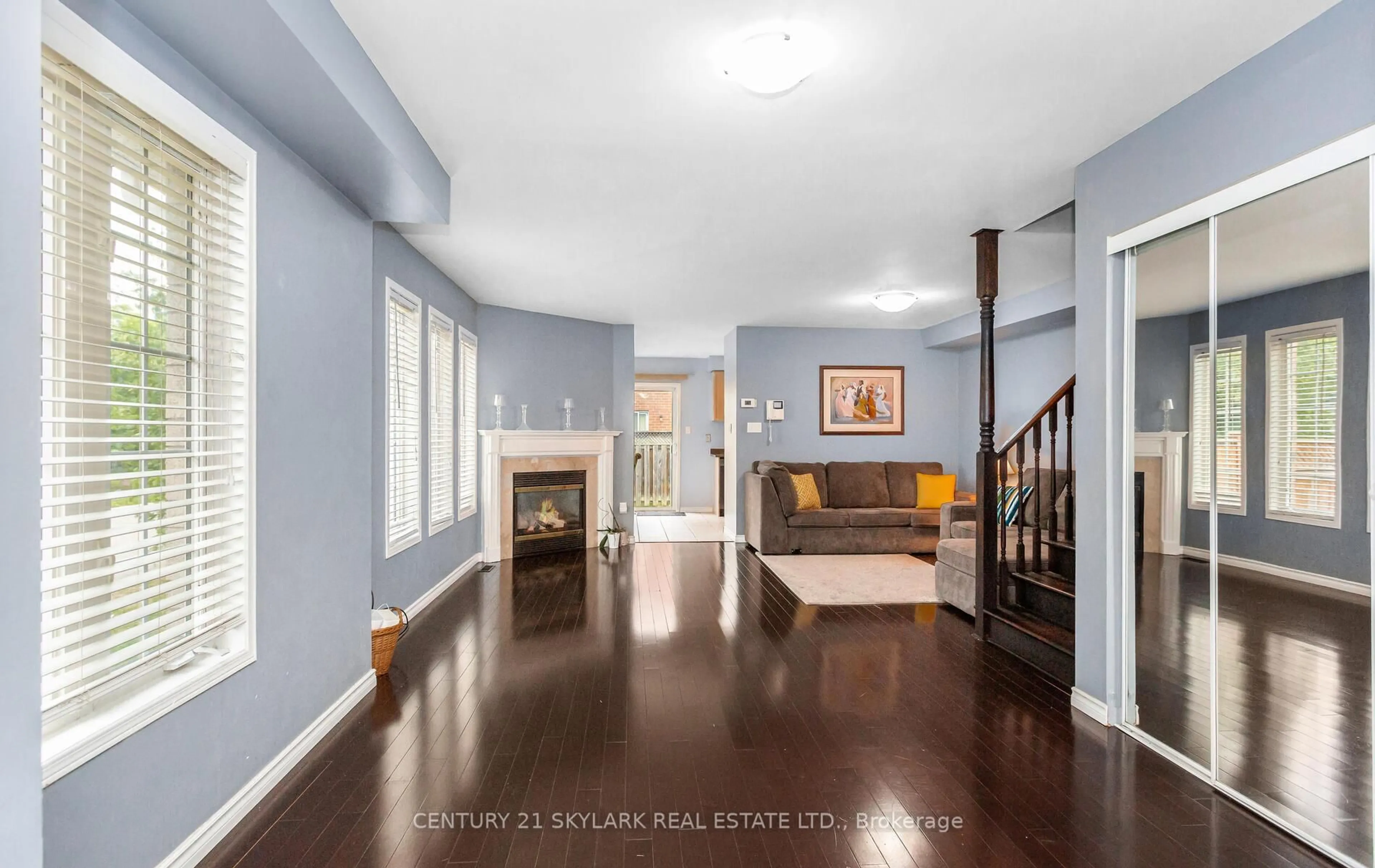 Indoor foyer for 39 Baha Cres, Brampton Ontario L7A 2J3
