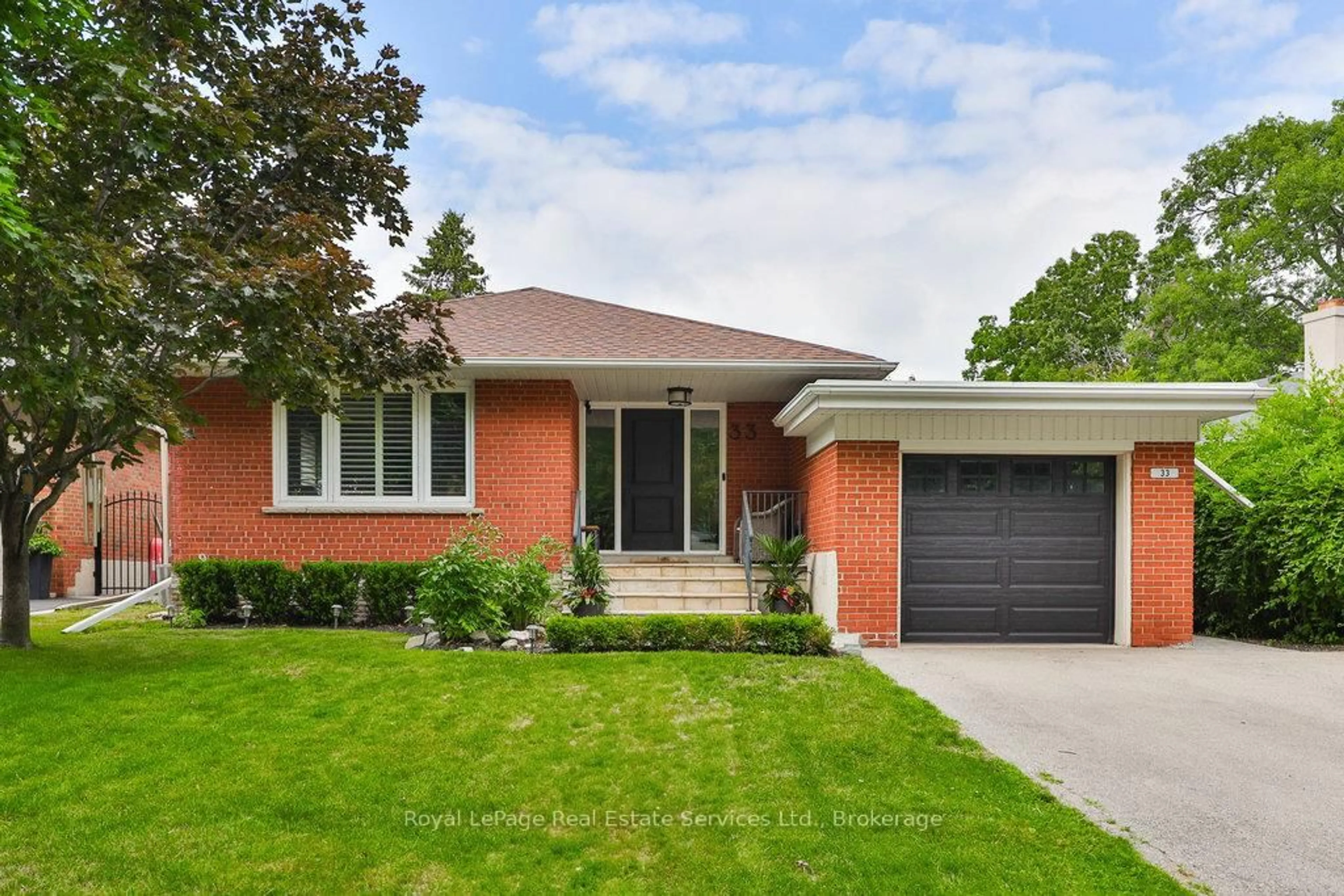 Home with brick exterior material, street for 33 Forster Park Dr, Oakville Ontario L6K 1Y5