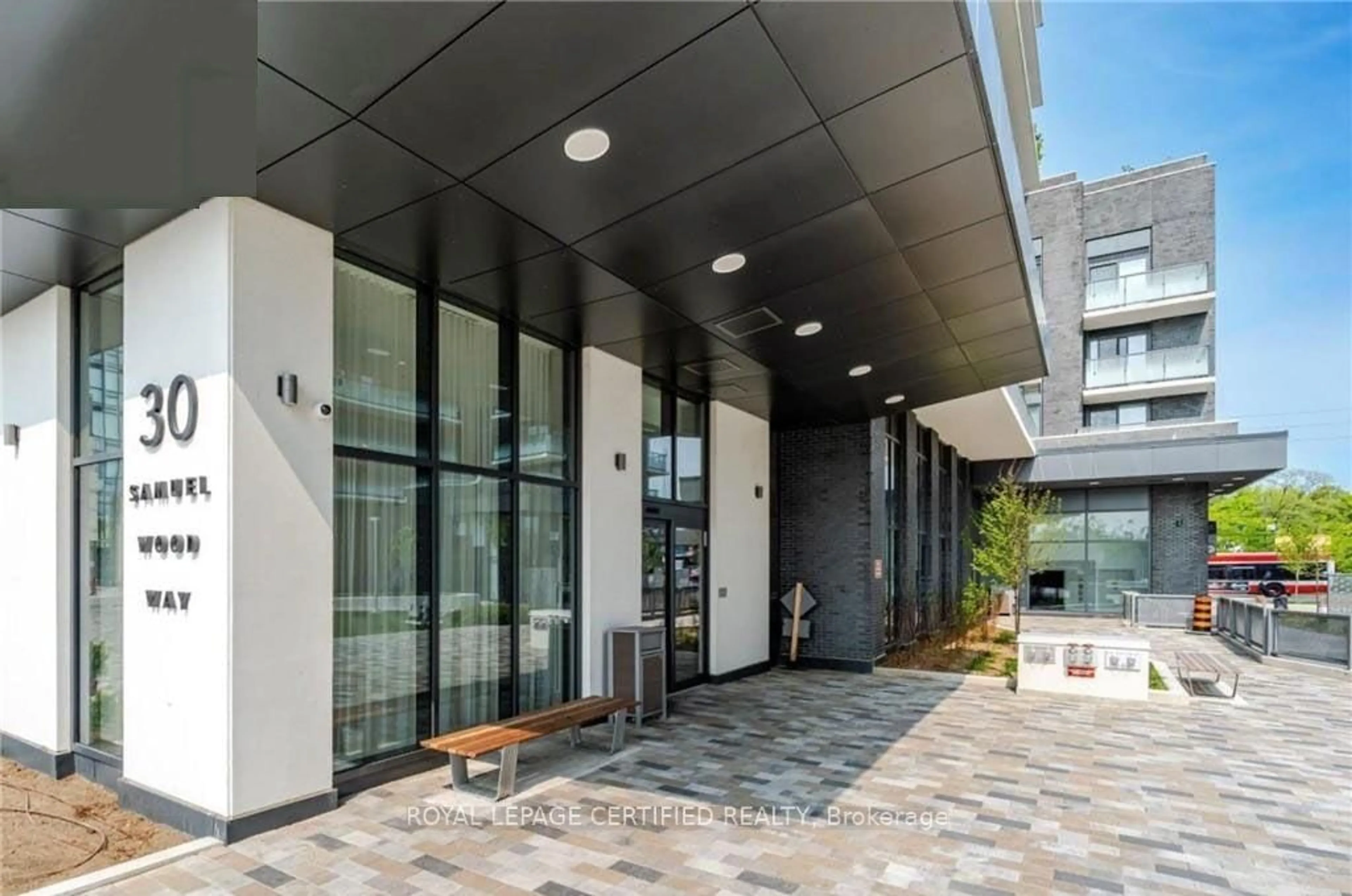 Indoor foyer for 30 Samuel Wood Way #302, Toronto Ontario M9B 0C9