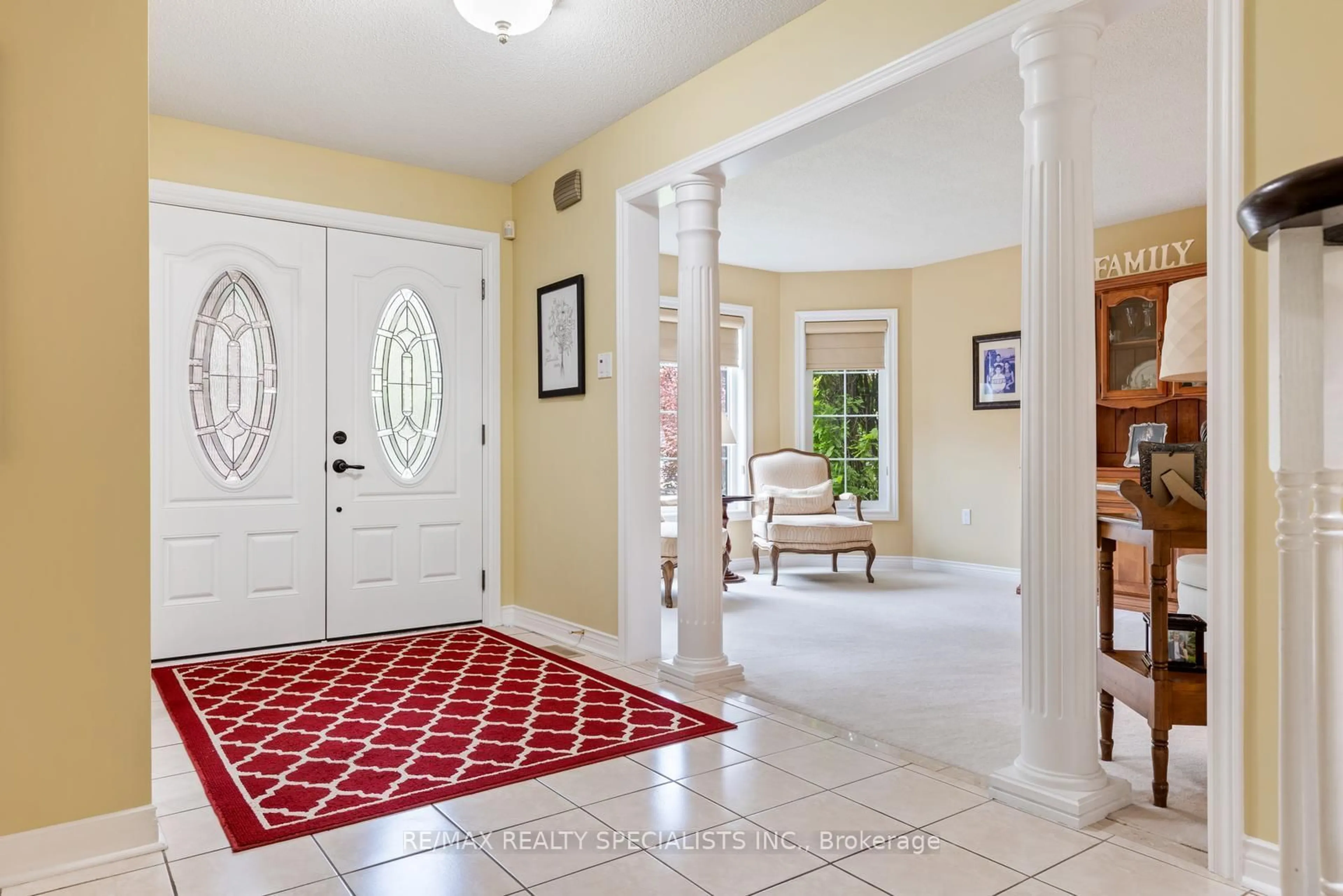 Indoor entryway for 6847 Summer Heights Dr, Mississauga Ontario L5N 7E7
