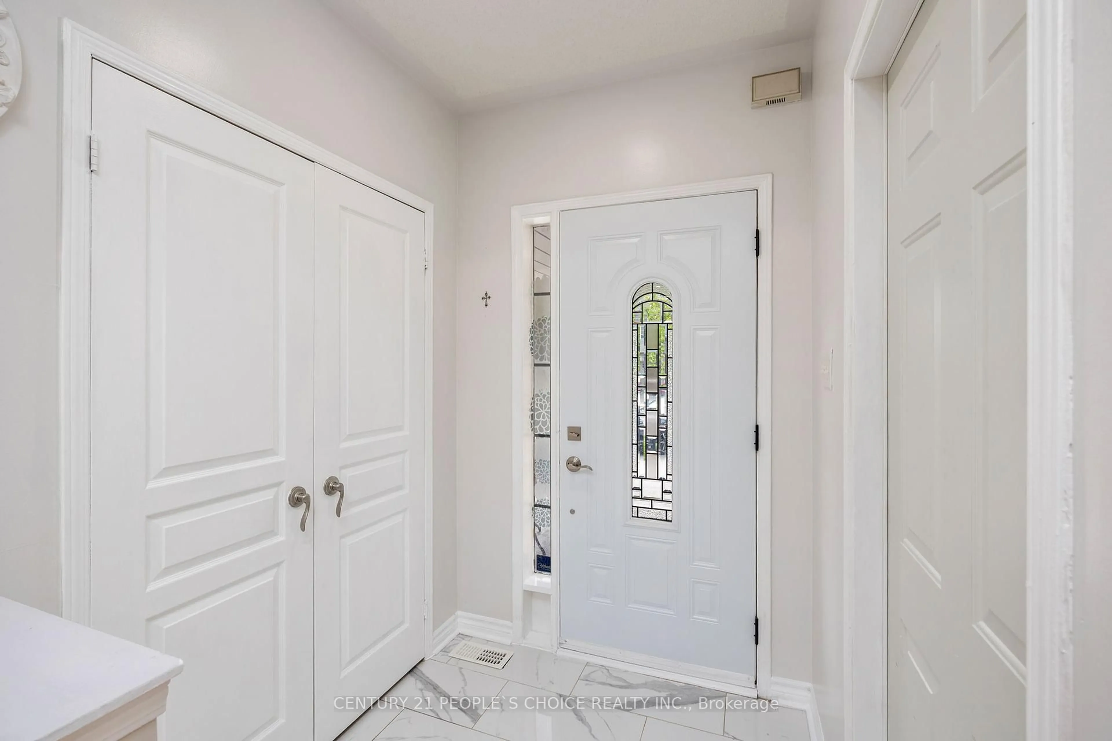 Indoor entryway for 3833 Manatee Way, Mississauga Ontario L5M 6Y1