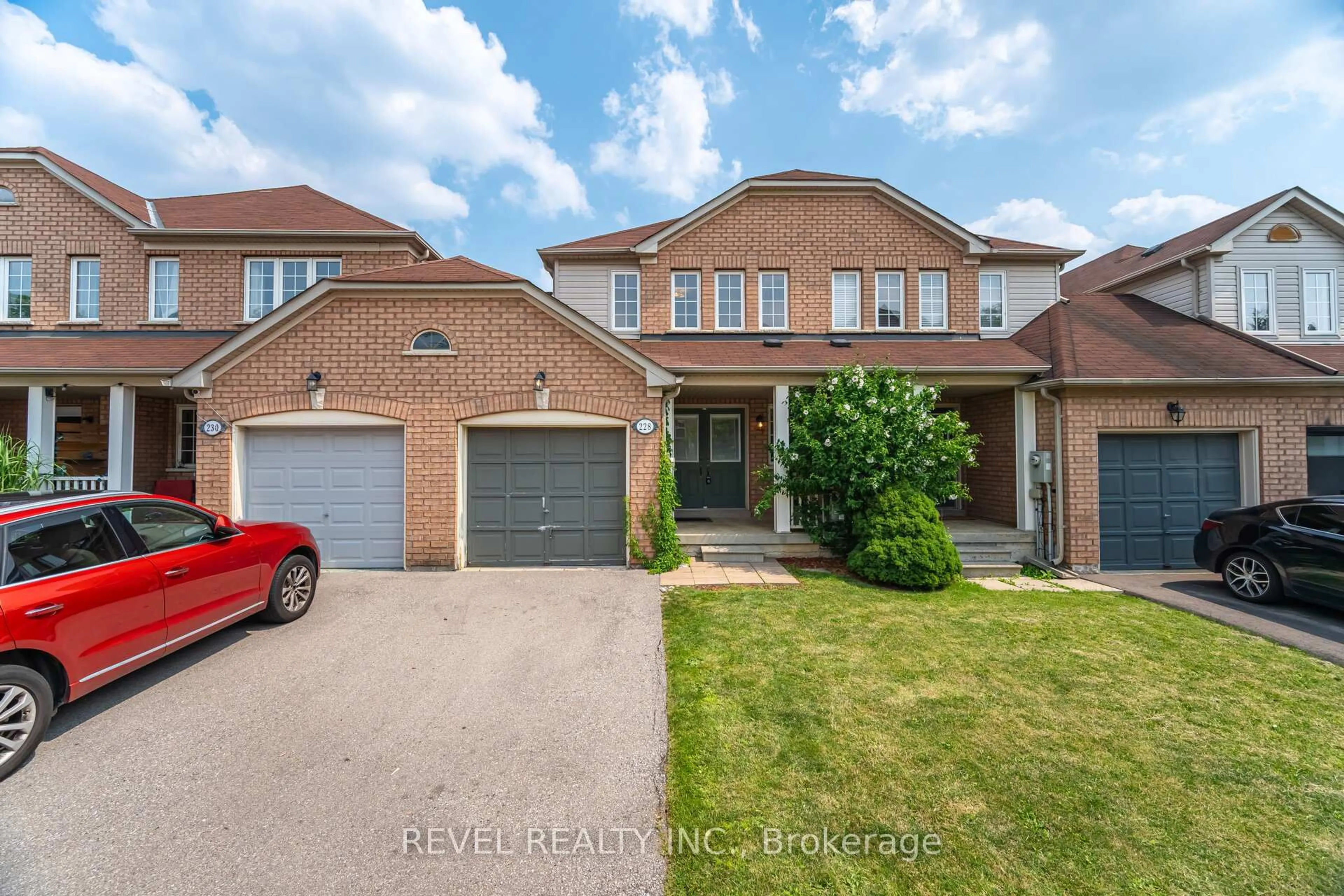 Home with brick exterior material, street for 228 HAMPSHIRE Way, Milton Ontario L9T 6B9