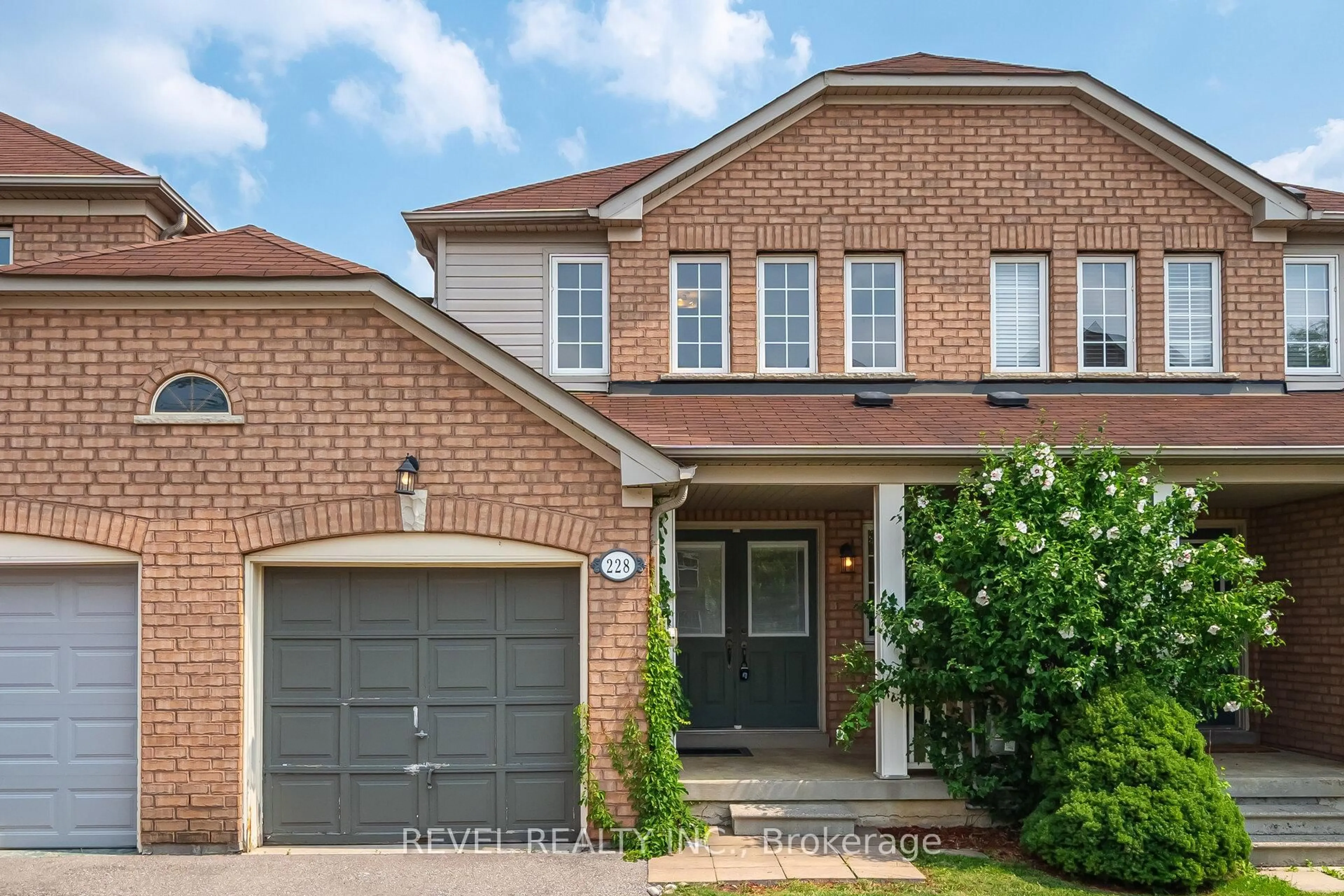 Home with brick exterior material, street for 228 HAMPSHIRE Way, Milton Ontario L9T 6B9