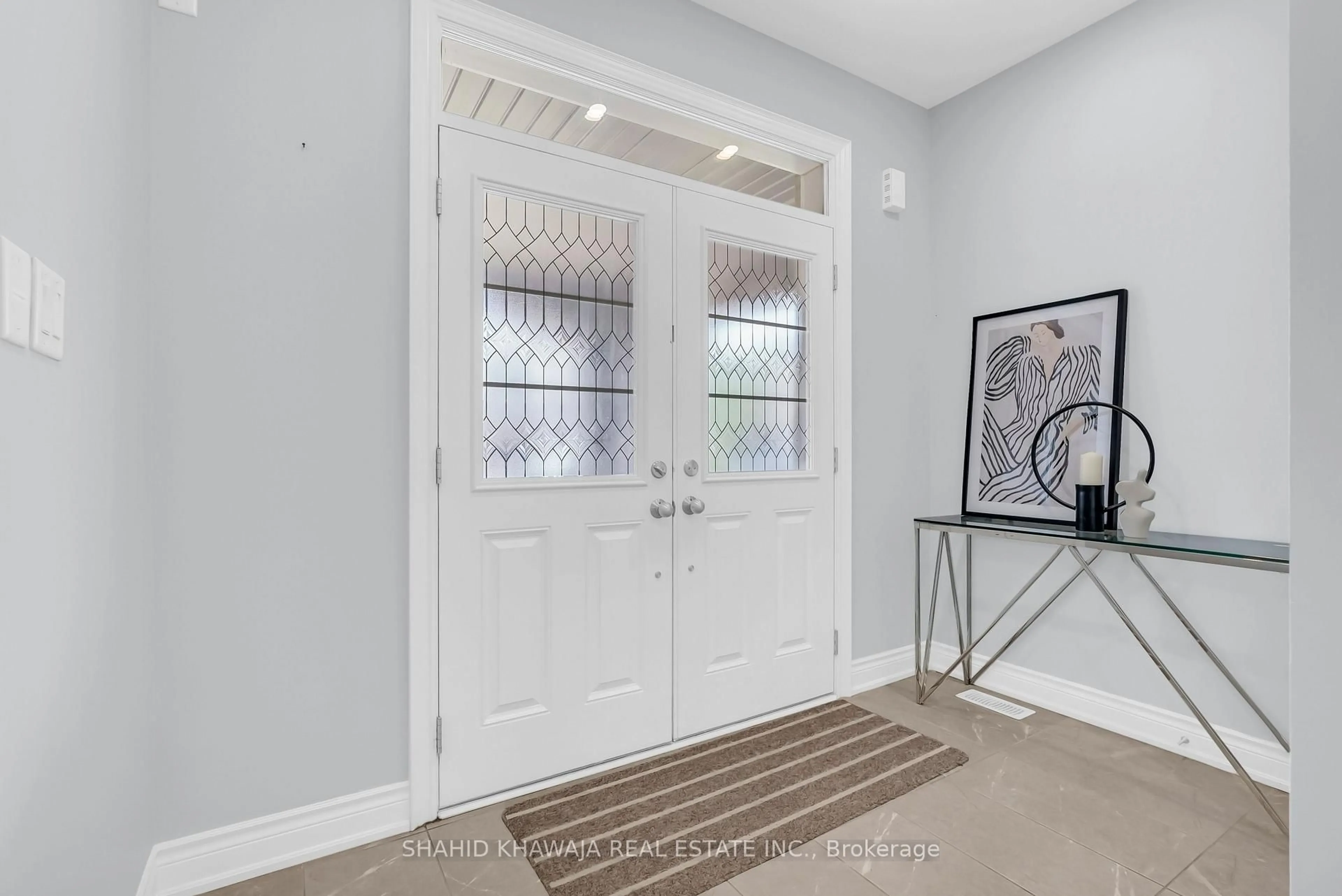 Indoor entryway for 1221 Raspberry Terr, Milton Ontario L9T 2X5