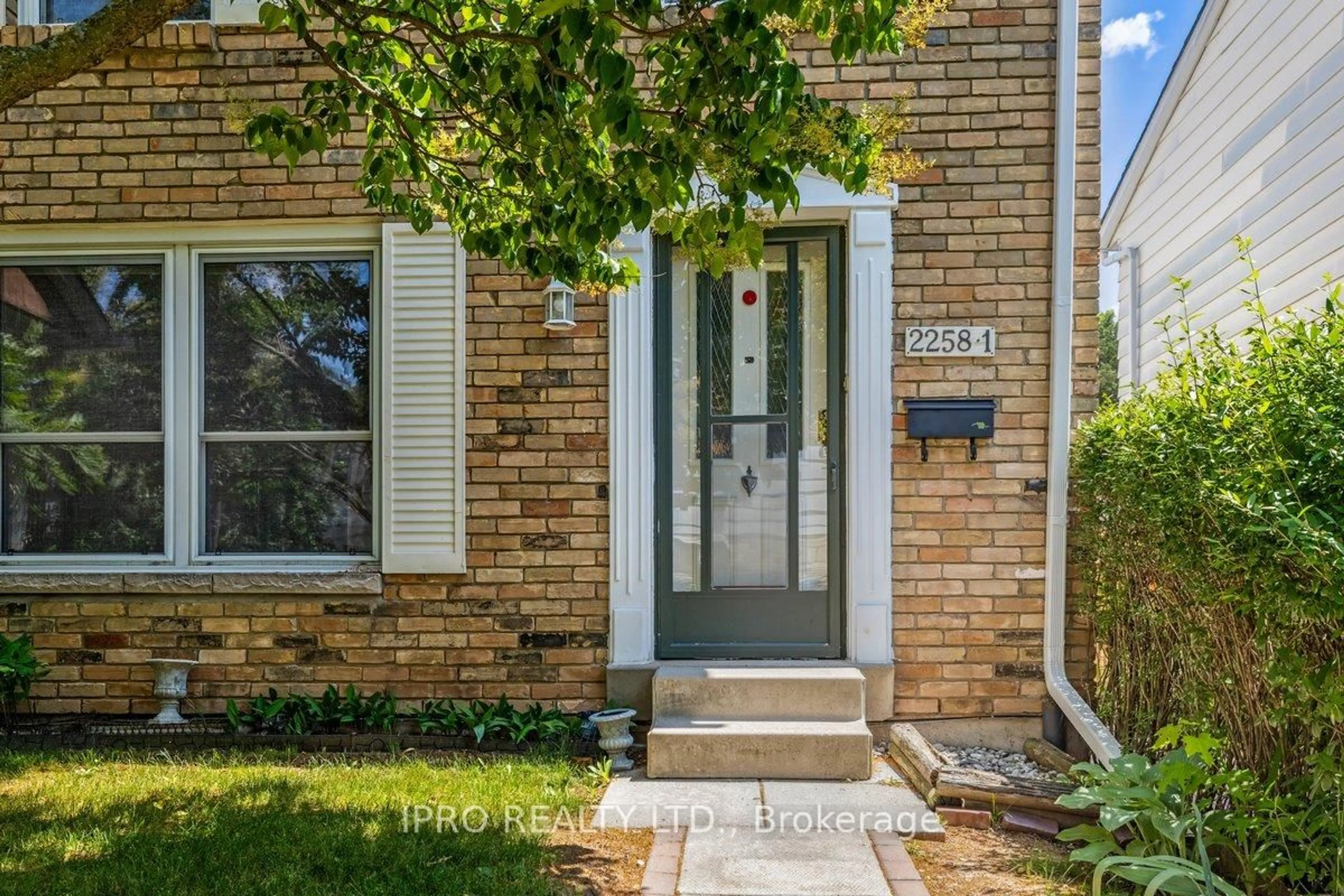 Home with brick exterior material, street for 2258 Upper Middle Rd #1, Burlington Ontario L7P 2Z9