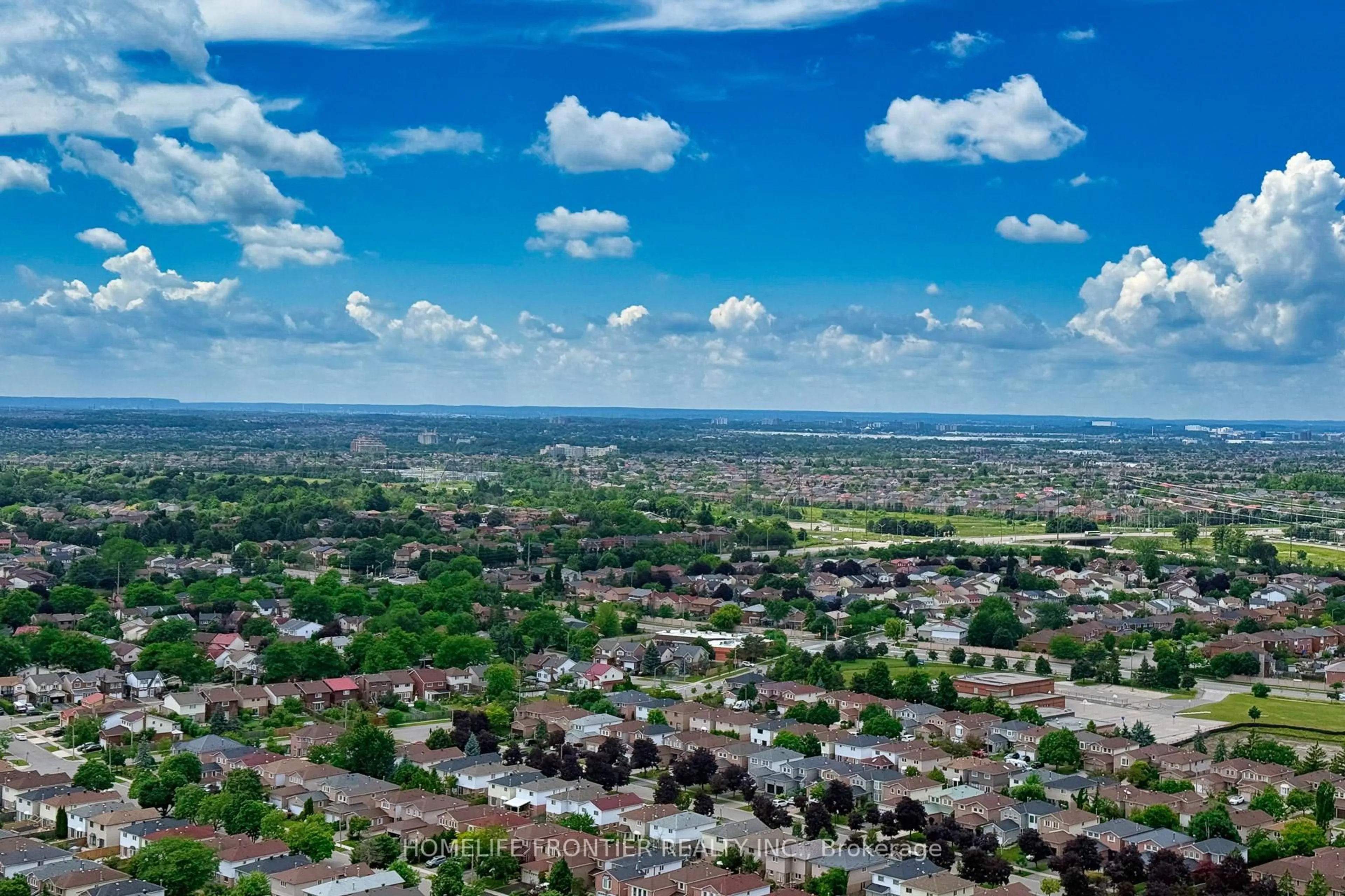 A pic from outside/outdoor area/front of a property/back of a property/a pic from drone, mountain view for 3900 Confederation Pkwy #2807, Mississauga Ontario L5B 0M3