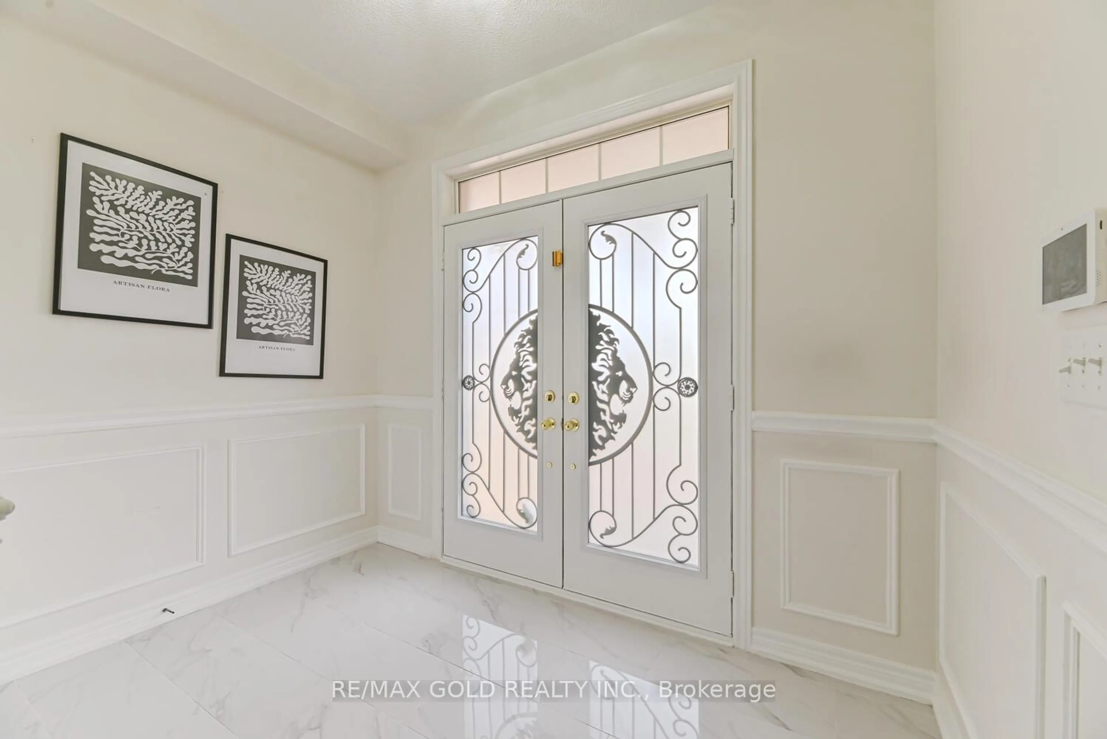 Indoor entryway for 9 Natronia Tr, Brampton Ontario L6P 3N1