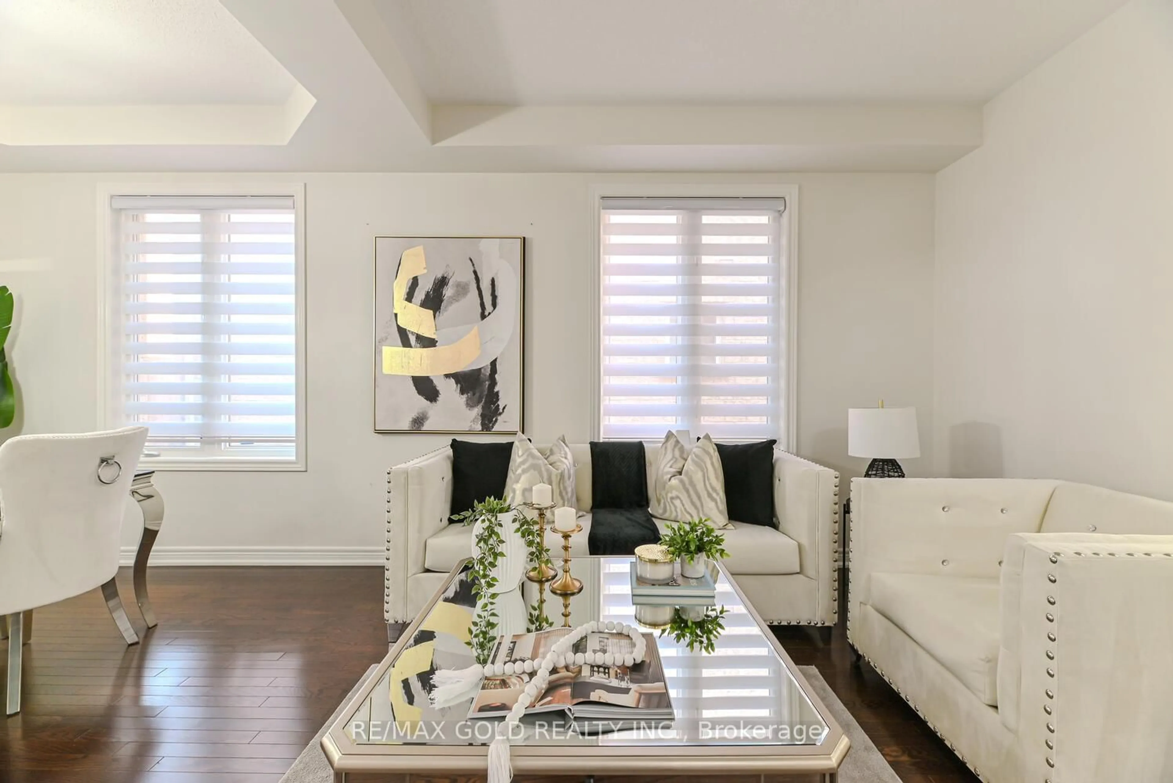 Living room with furniture, unknown for 9 Natronia Tr, Brampton Ontario L6P 3N1