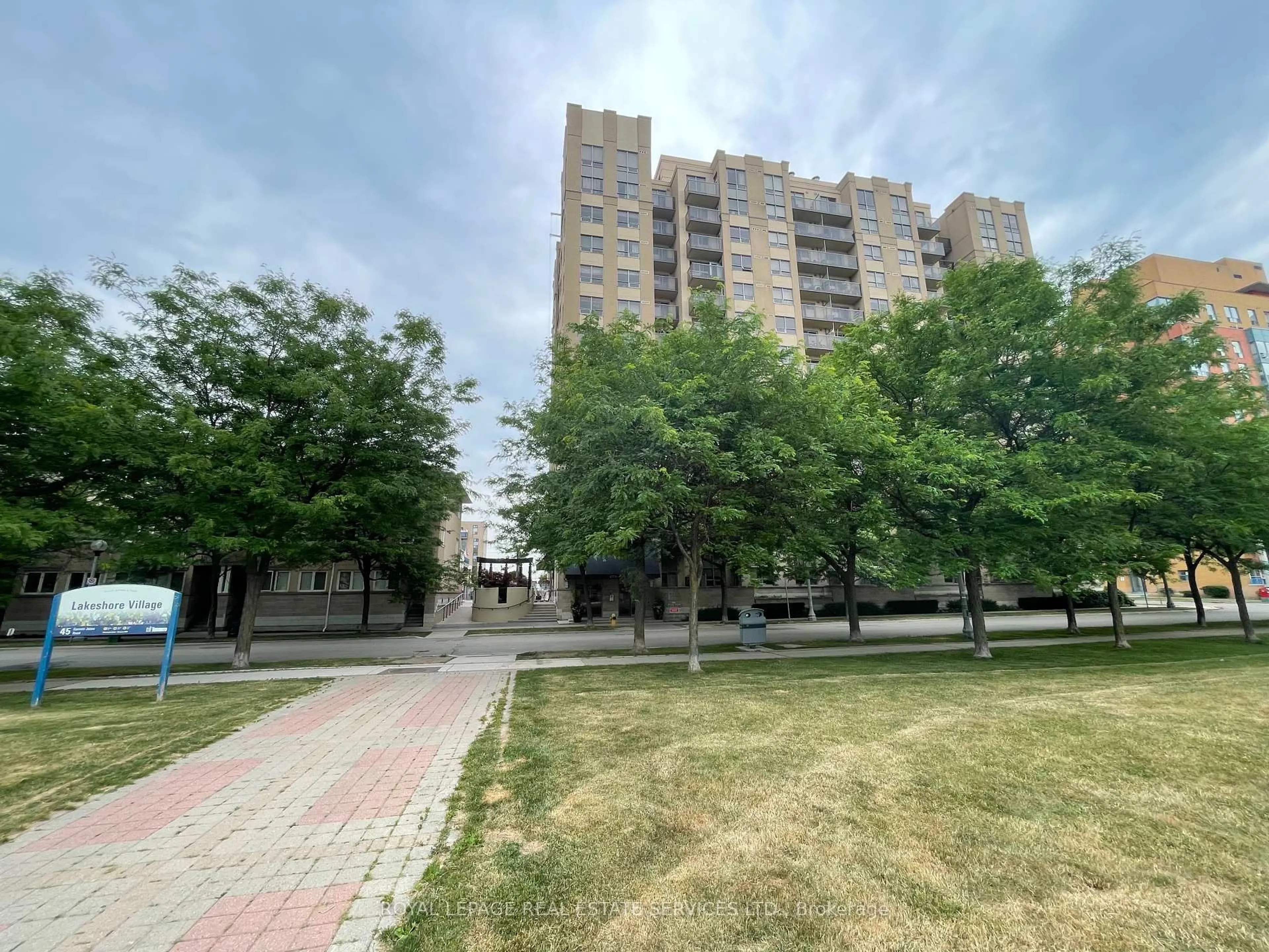 Unknown for 4 Elsinore Path #1105, Toronto Ontario M8V 4G7