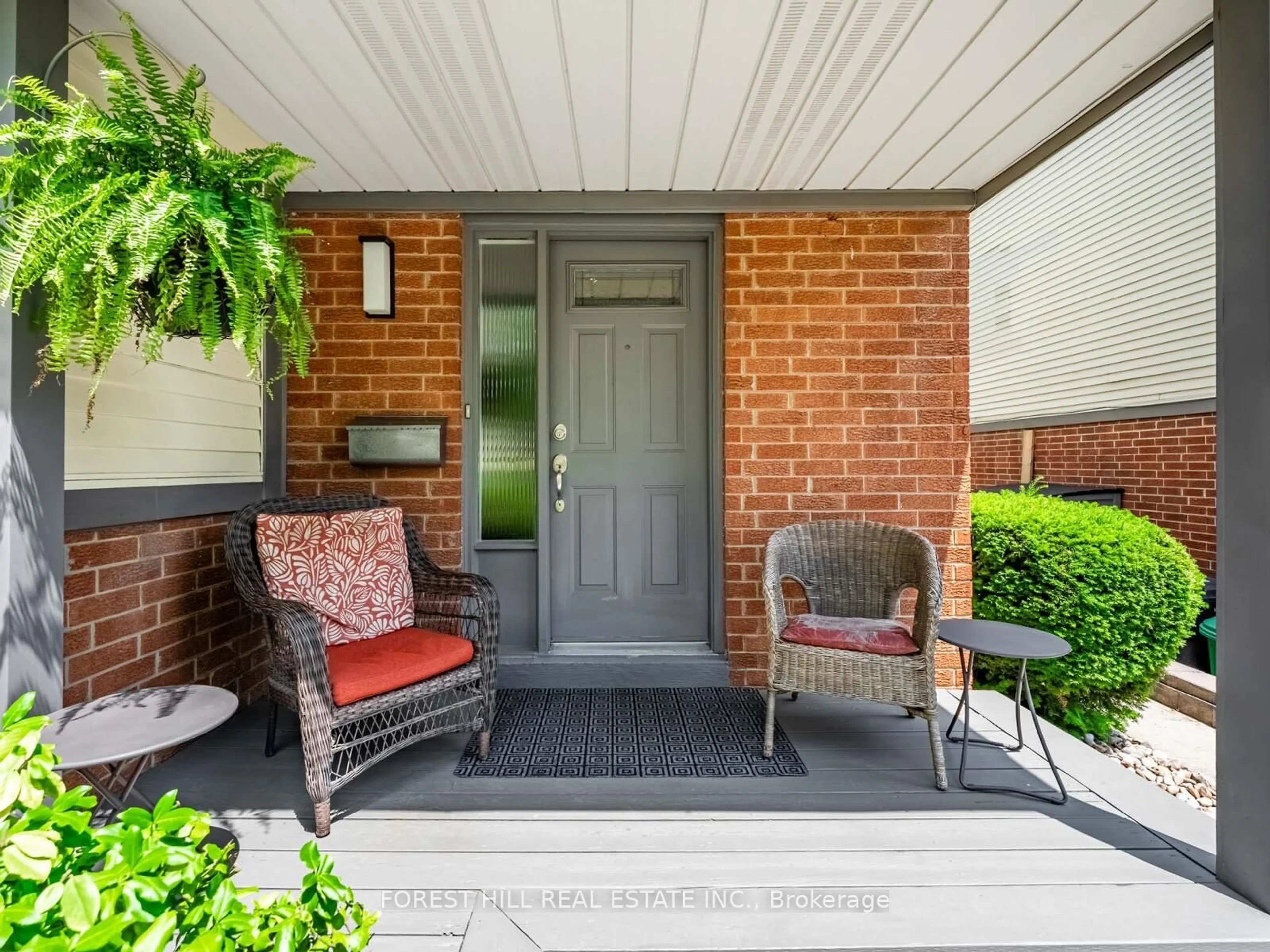 Indoor entryway for 4114 Martlen Cres, Mississauga Ontario L5L 2H3