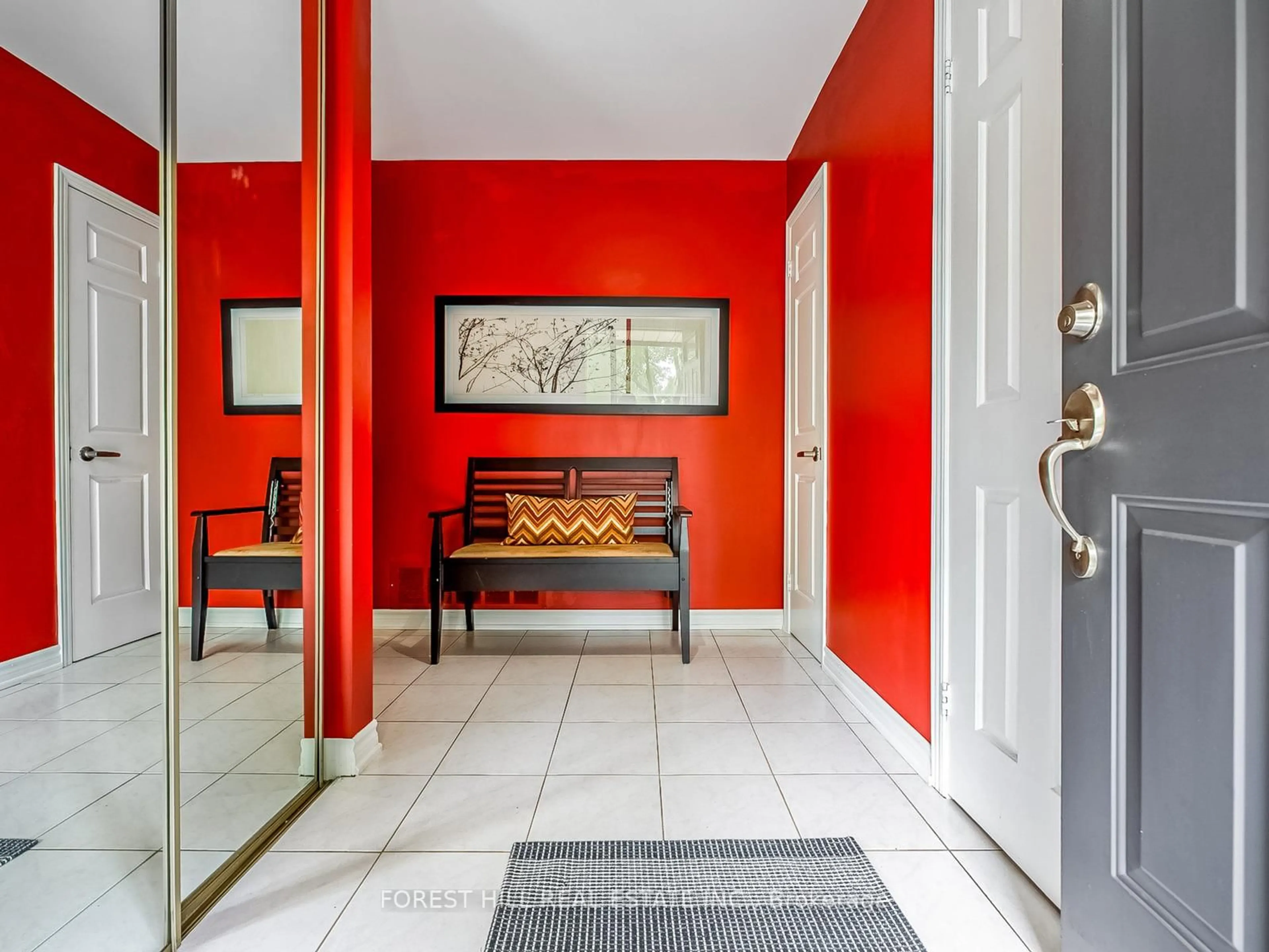 Indoor entryway for 4114 Martlen Cres, Mississauga Ontario L5L 2H3
