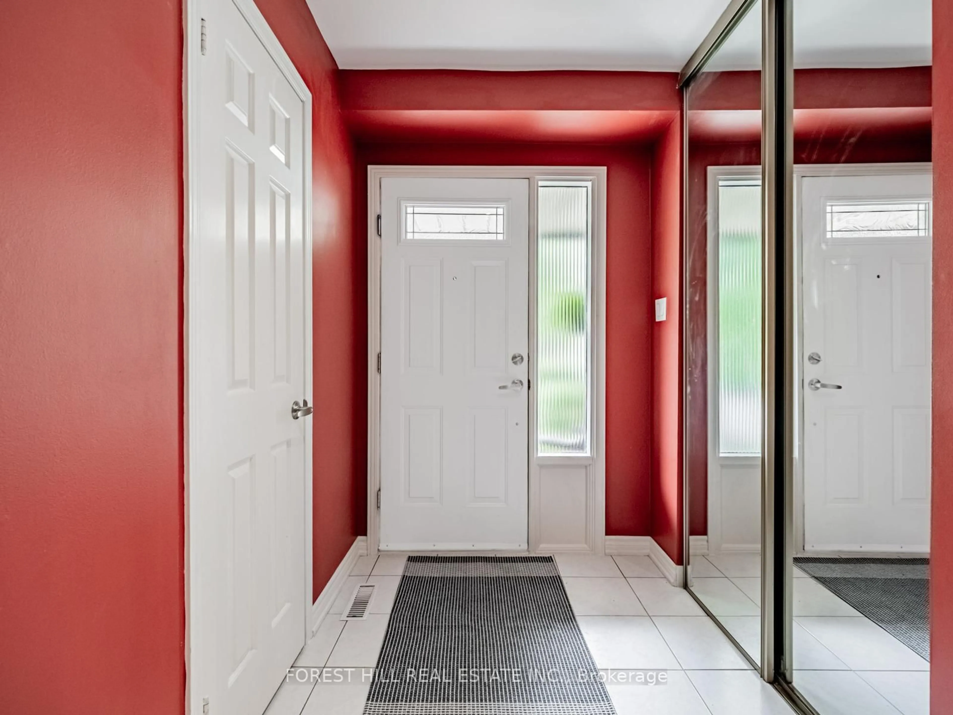 Indoor entryway for 4114 Martlen Cres, Mississauga Ontario L5L 2H3
