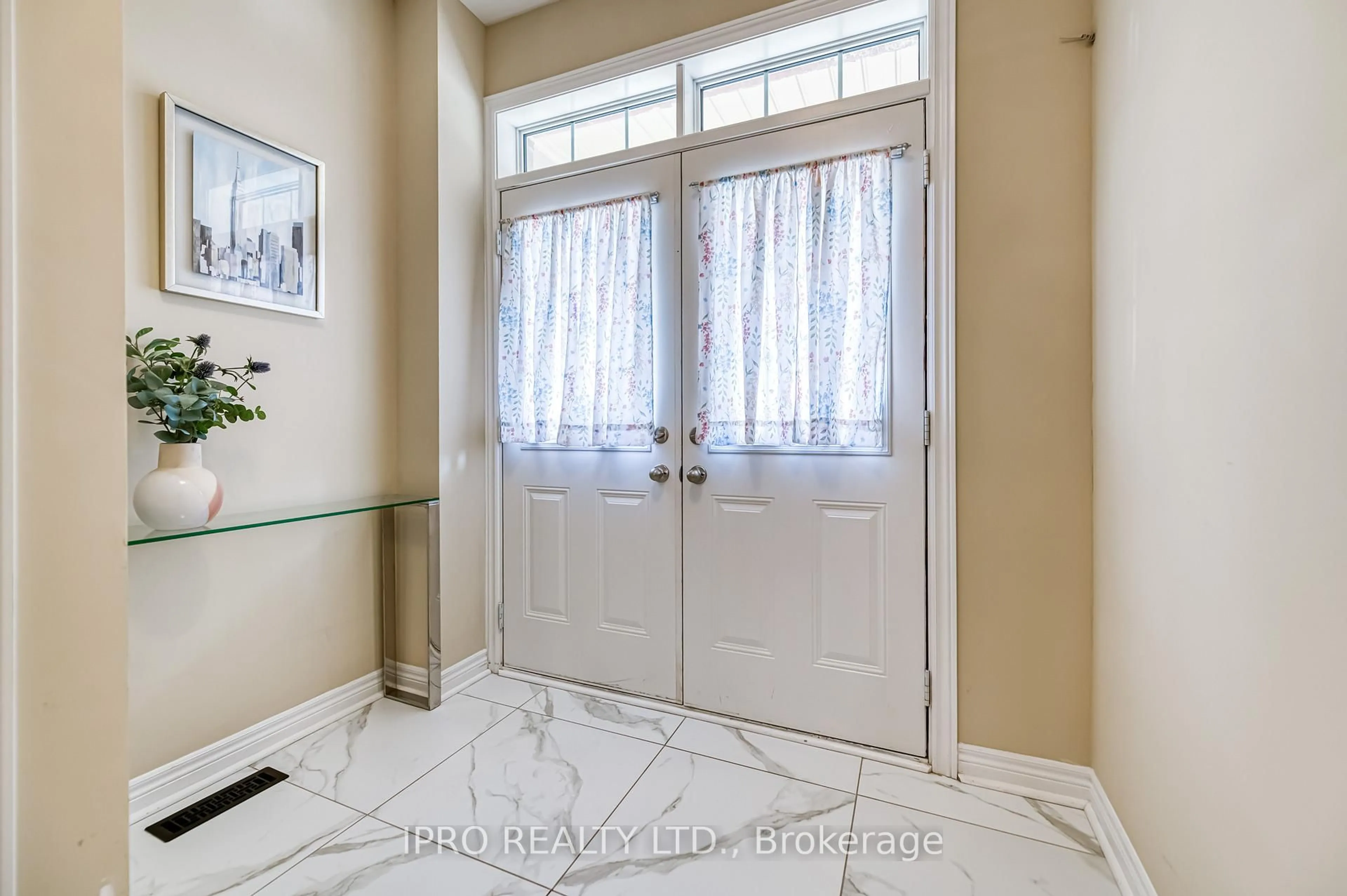 Indoor entryway for 59 Pearman Cres, Brampton Ontario L7A 4Y8