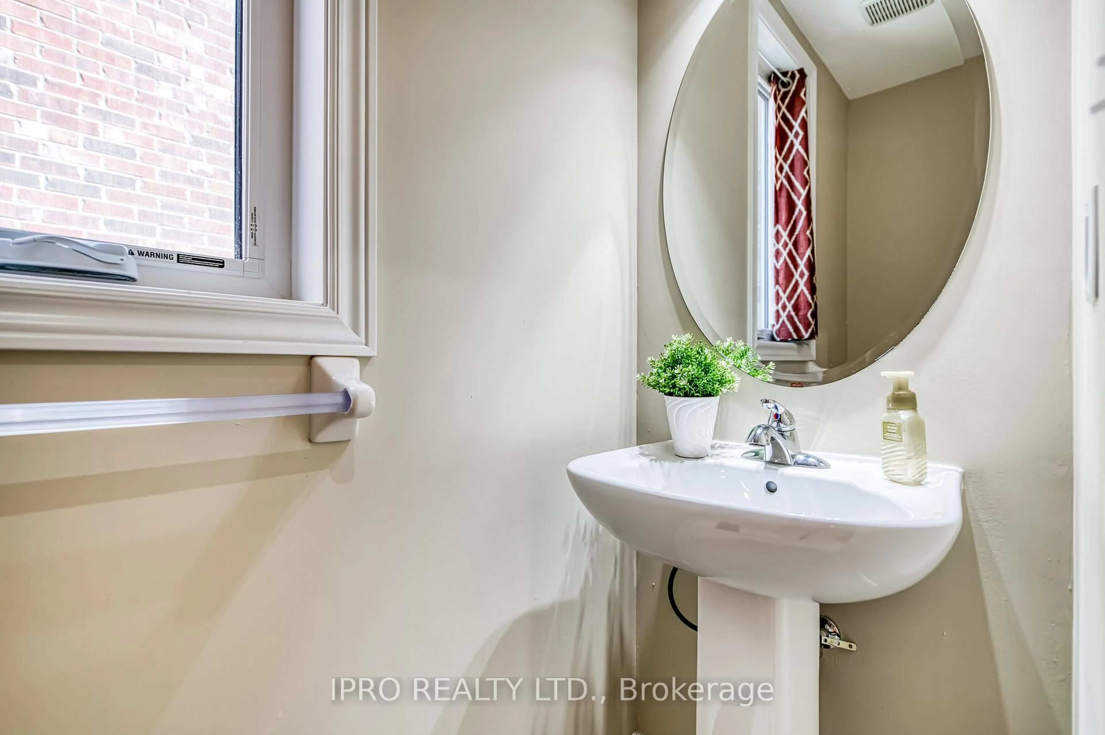 Standard bathroom, ceramic/tile floor for 59 Pearman Cres, Brampton Ontario L7A 4Y8