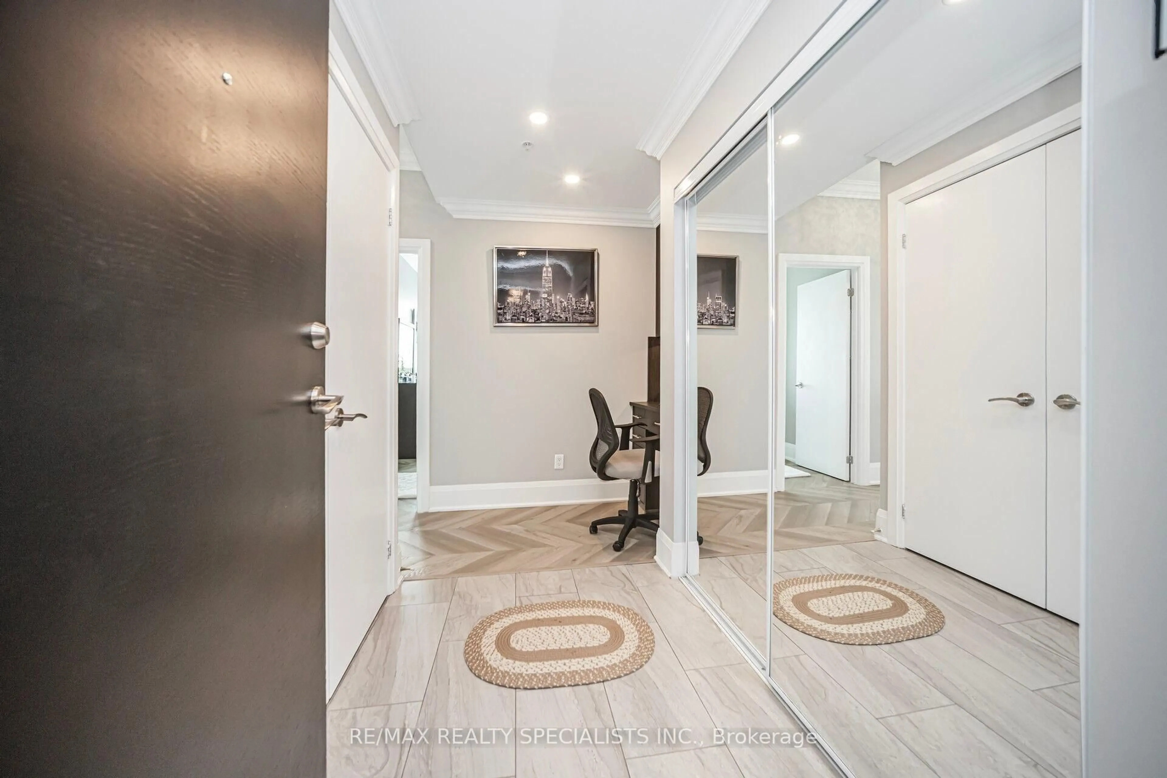 Indoor entryway for 45 Yorkland Blvd #708, Brampton Ontario L6P 4B4
