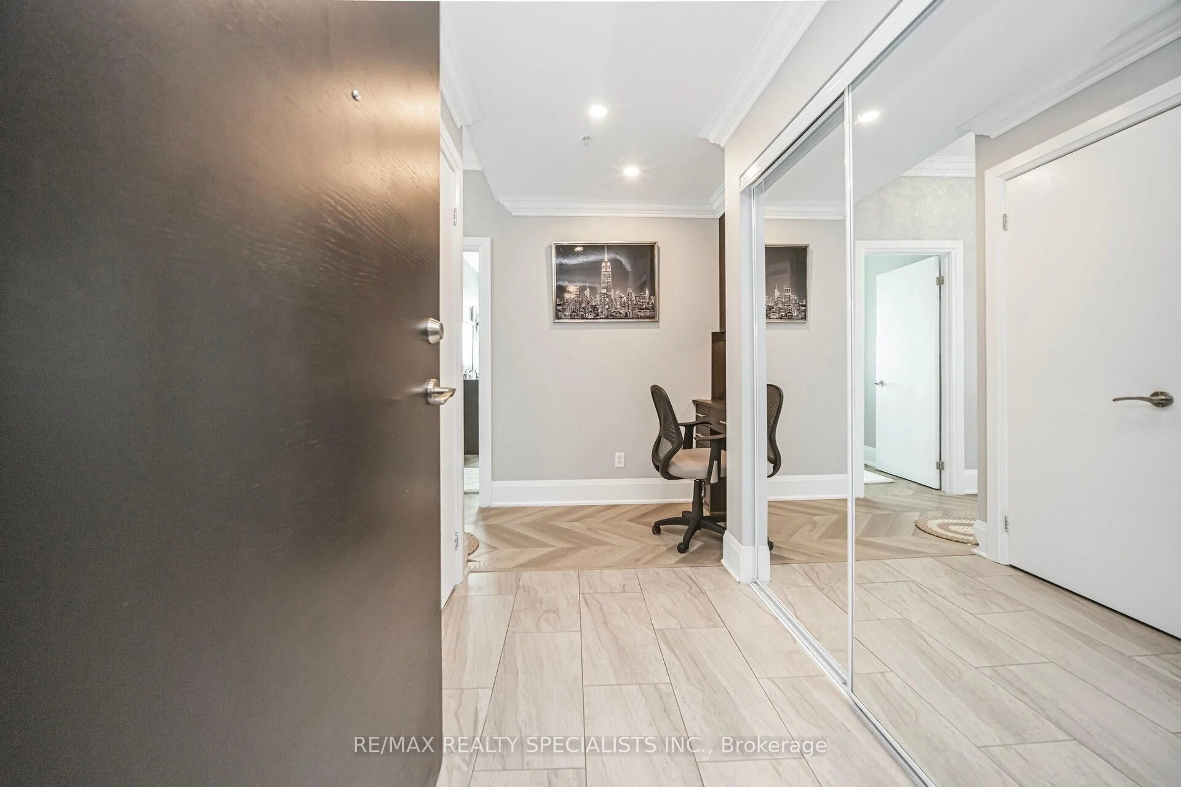 Indoor entryway for 45 Yorkland Blvd #708, Brampton Ontario L6P 4B4