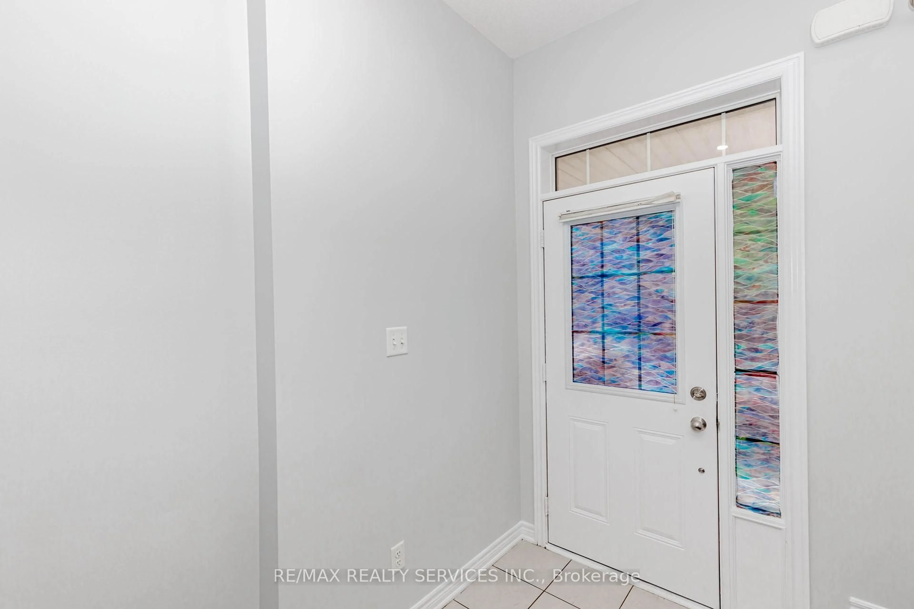 Indoor entryway for 17 Primo Rd, Brampton Ontario L7A 0Z9