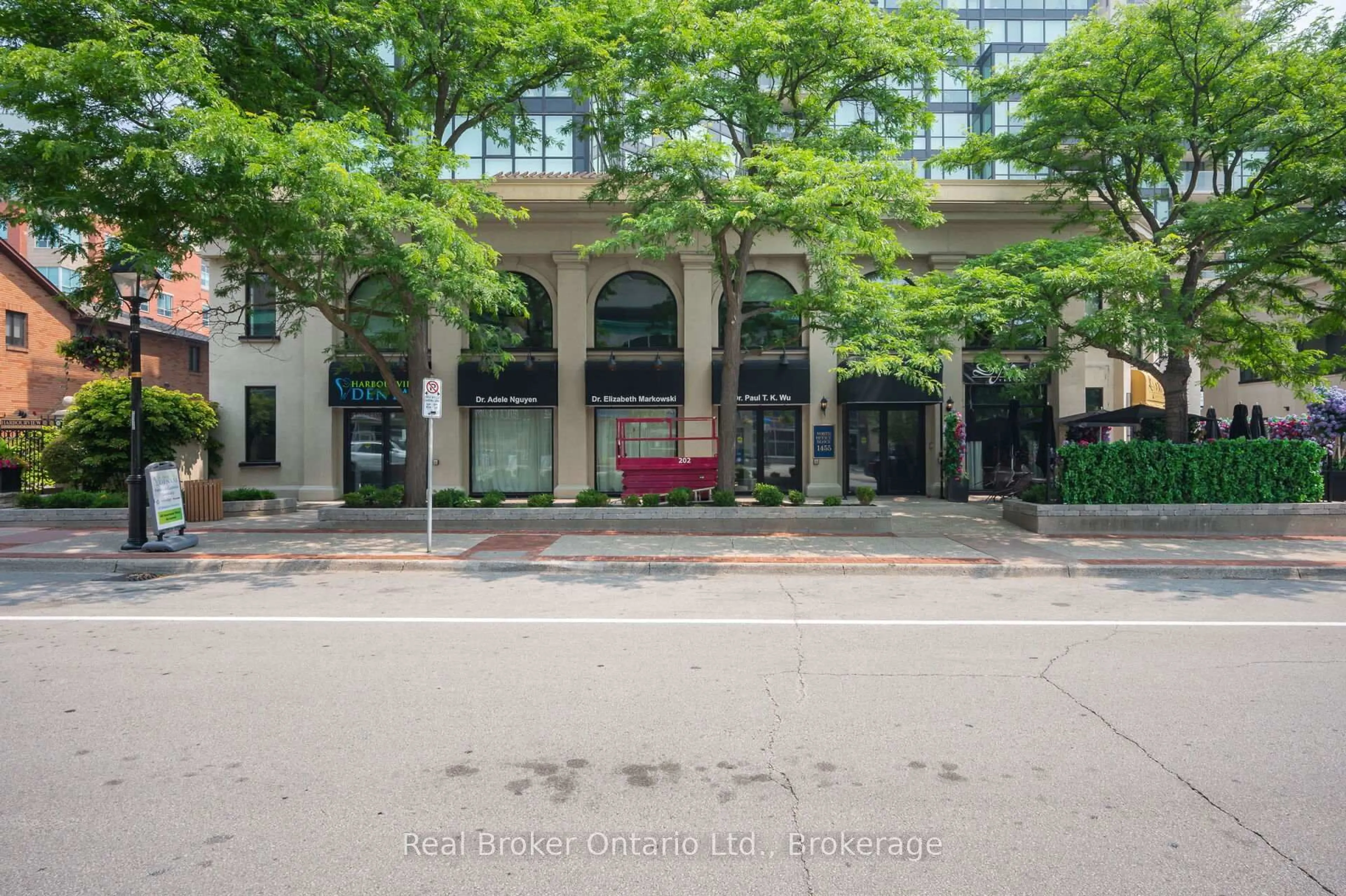 Patio, street for 415 Locust St #406, Burlington Ontario L7S 2J2