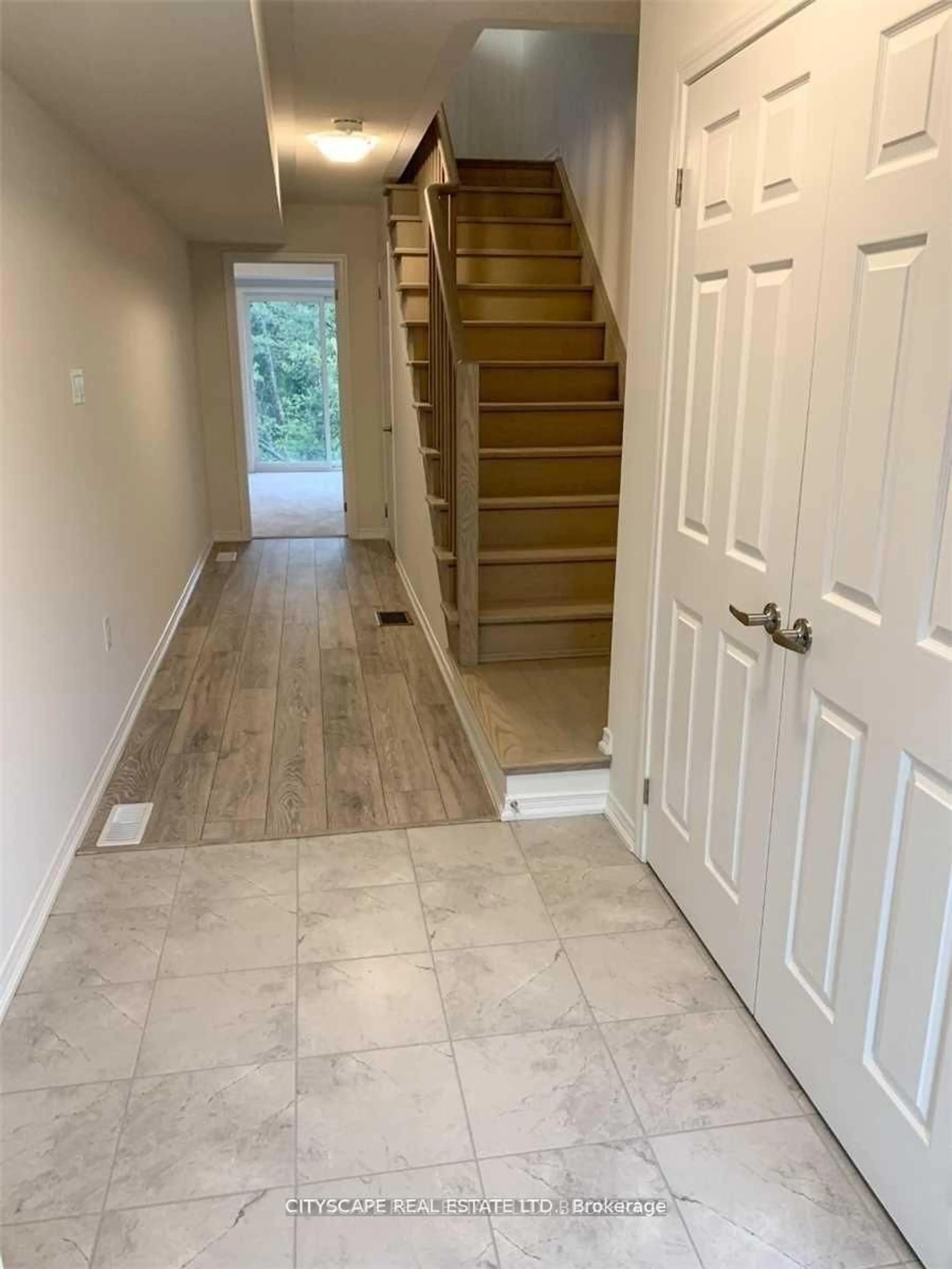 Indoor entryway for 21 Woodstream Dr, Toronto Ontario M9W 0G1